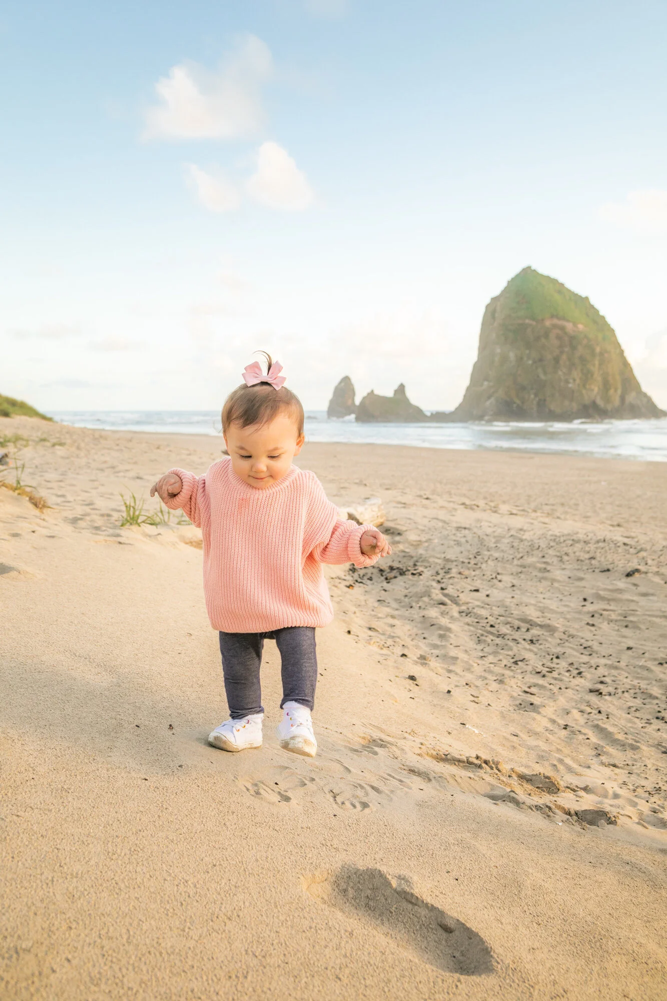CannonBeach-HaystackRock-Family-Sunset-Photography-Session21_051.jpg