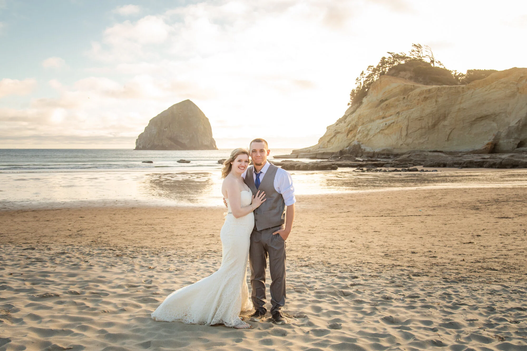 PacificCity-OregonCoast-Elopement-Photographer-21_002.jpg