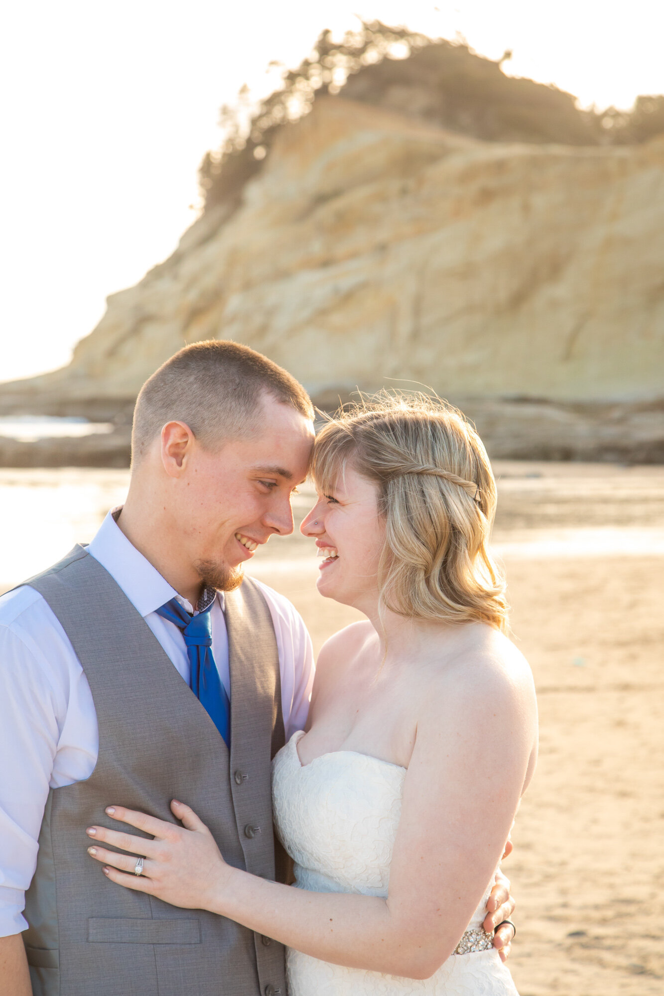 PacificCity-OregonCoast-Elopement-Photographer-21_003.jpg