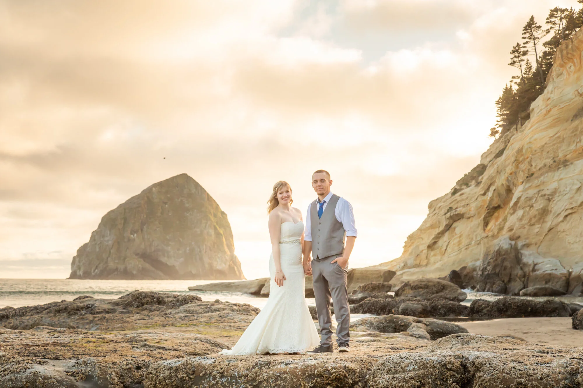 PacificCity-OregonCoast-Elopement-Photographer-21_010.jpg