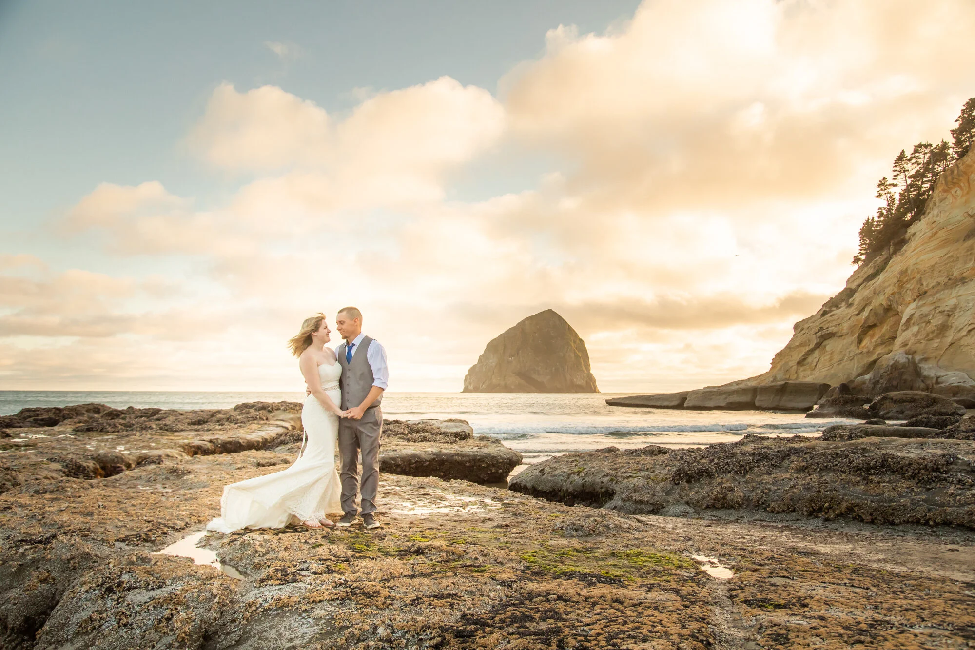 PacificCity-OregonCoast-Elopement-Photographer-21_015.jpg