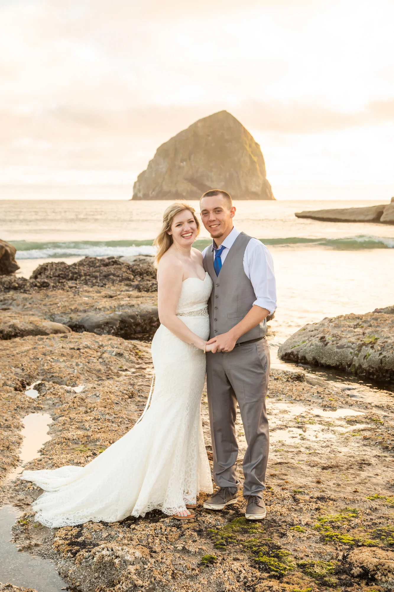 PacificCity-OregonCoast-Elopement-Photographer-21_016.jpg