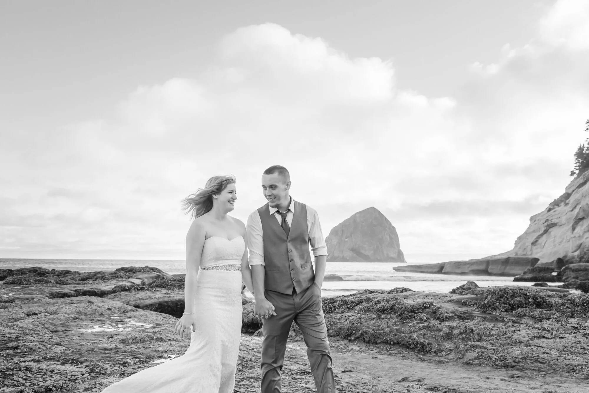 PacificCity-OregonCoast-Elopement-Photographer-21_019.jpg