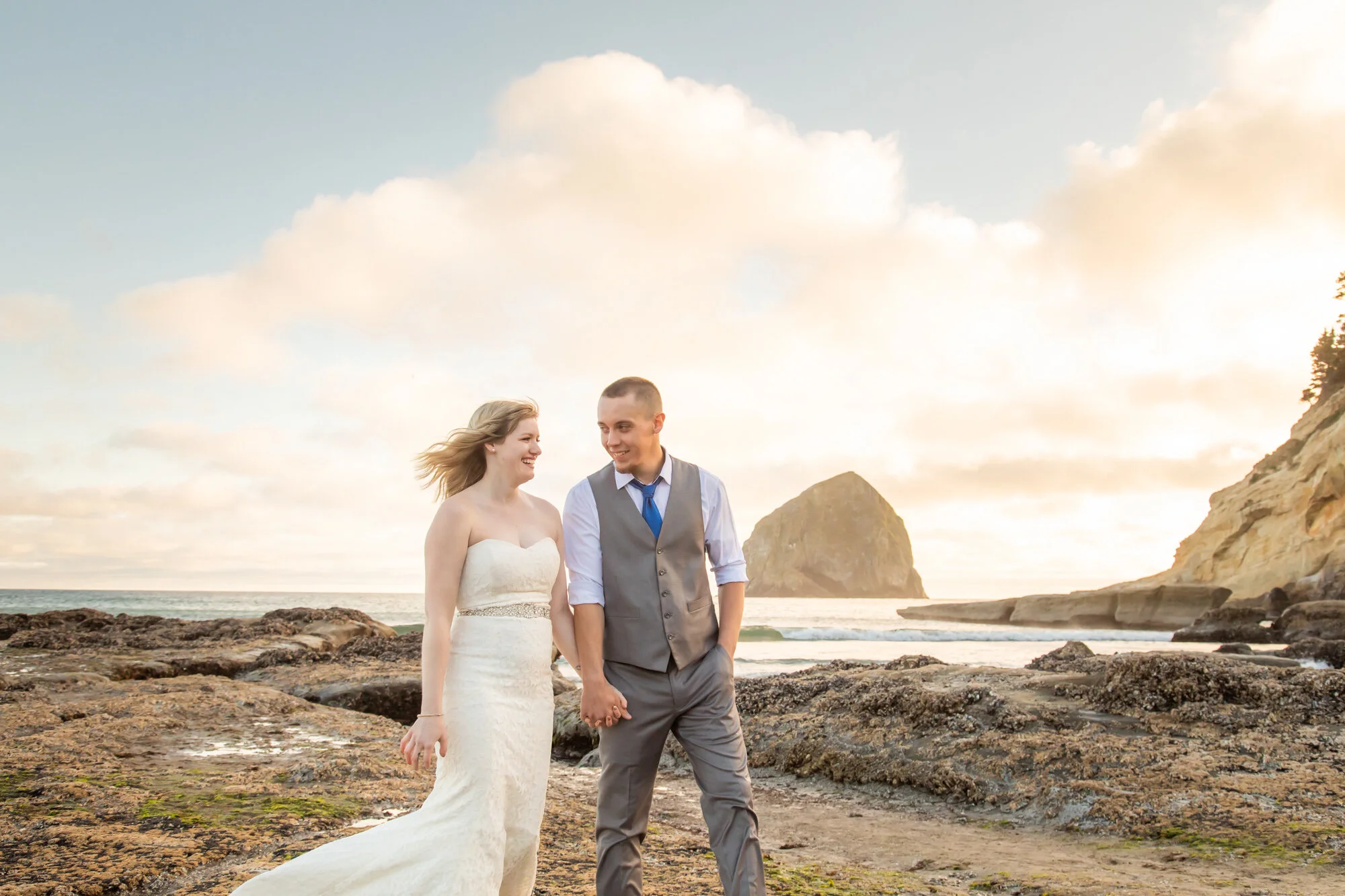 PacificCity-OregonCoast-Elopement-Photographer-21_020.jpg