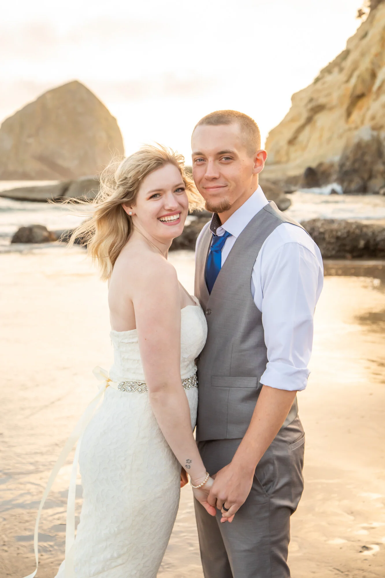 PacificCity-OregonCoast-Elopement-Photographer-21_023.jpg