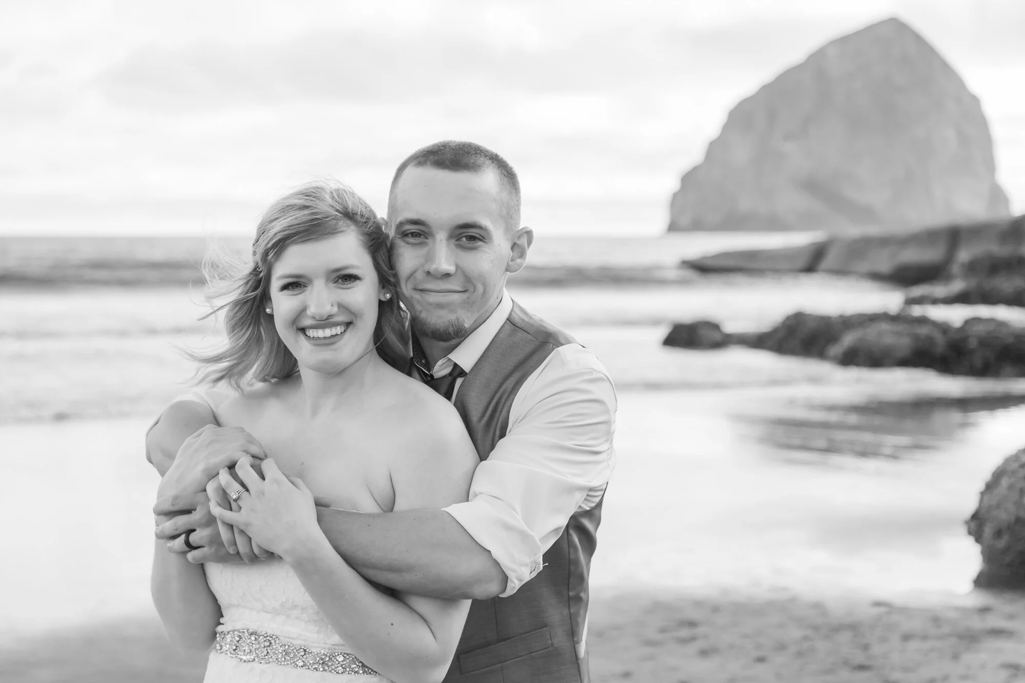 PacificCity-OregonCoast-Elopement-Photographer-21_025.jpg