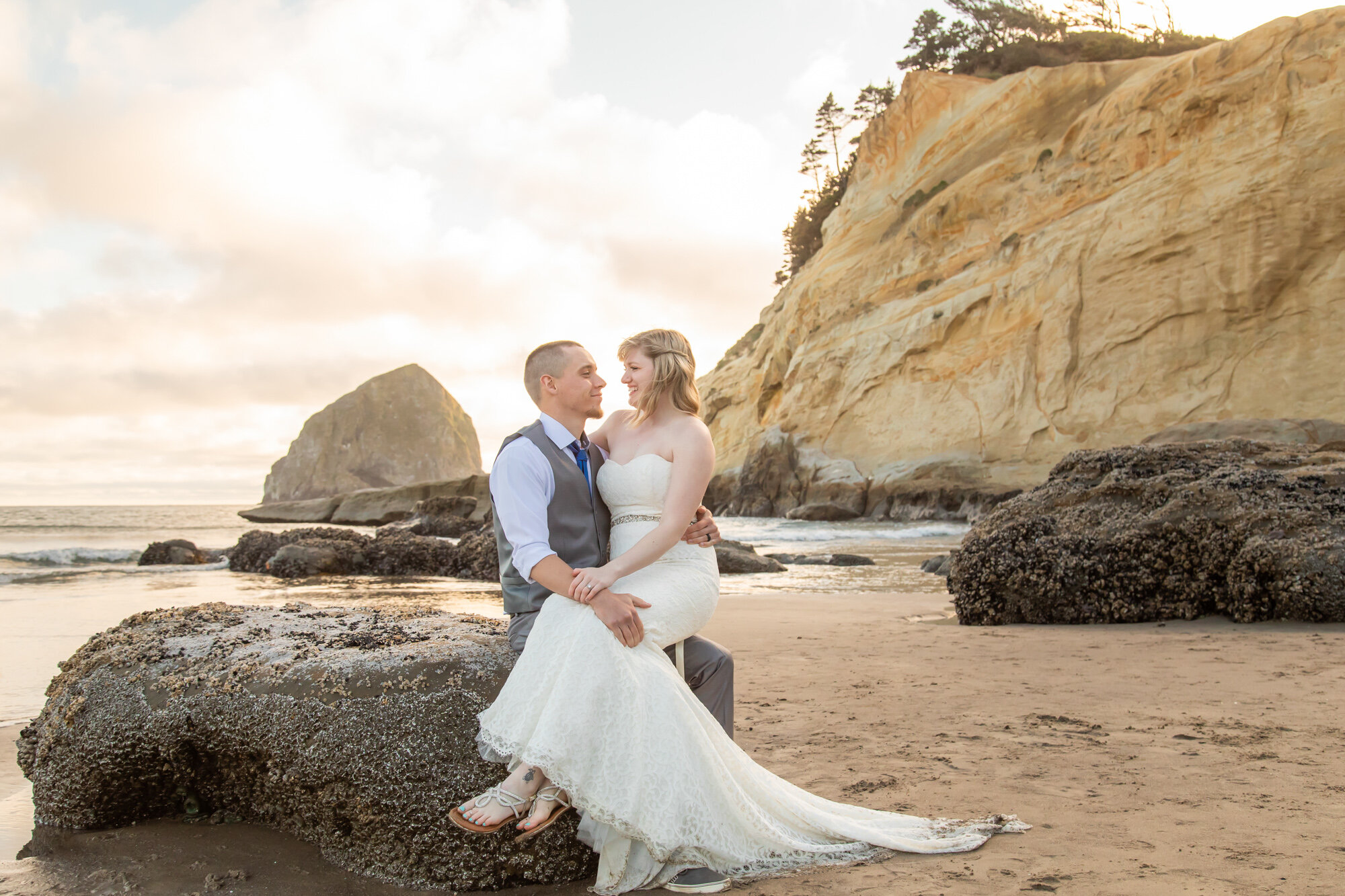 PacificCity-OregonCoast-Elopement-Photographer-21_028.jpg