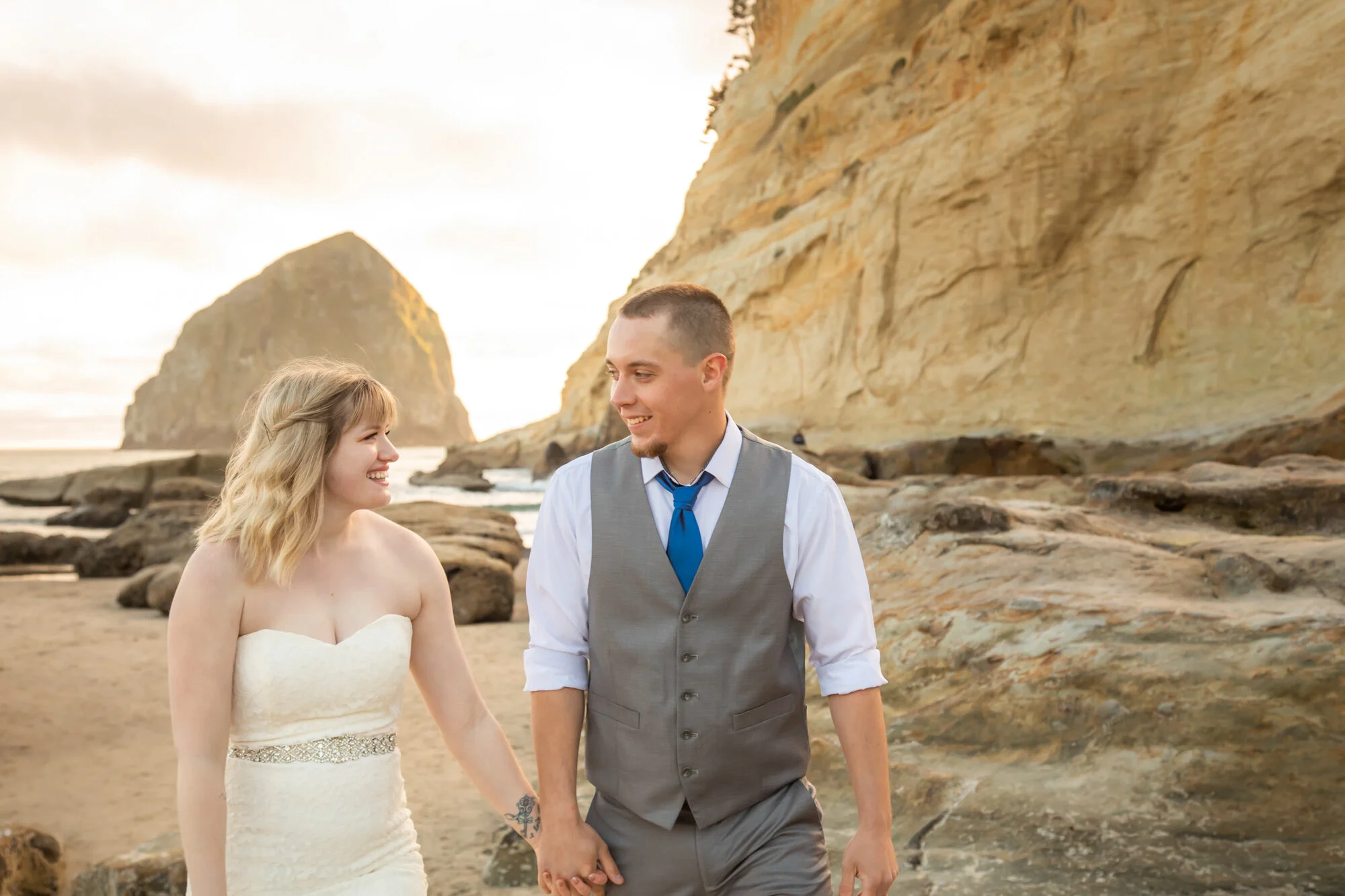 PacificCity-OregonCoast-Elopement-Photographer-21_030.jpg
