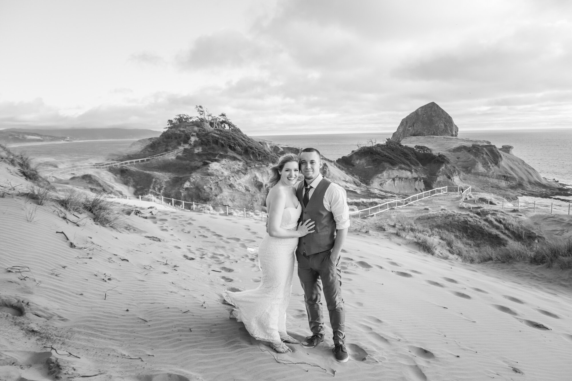 PacificCity-OregonCoast-Elopement-Photographer-21_033.jpg