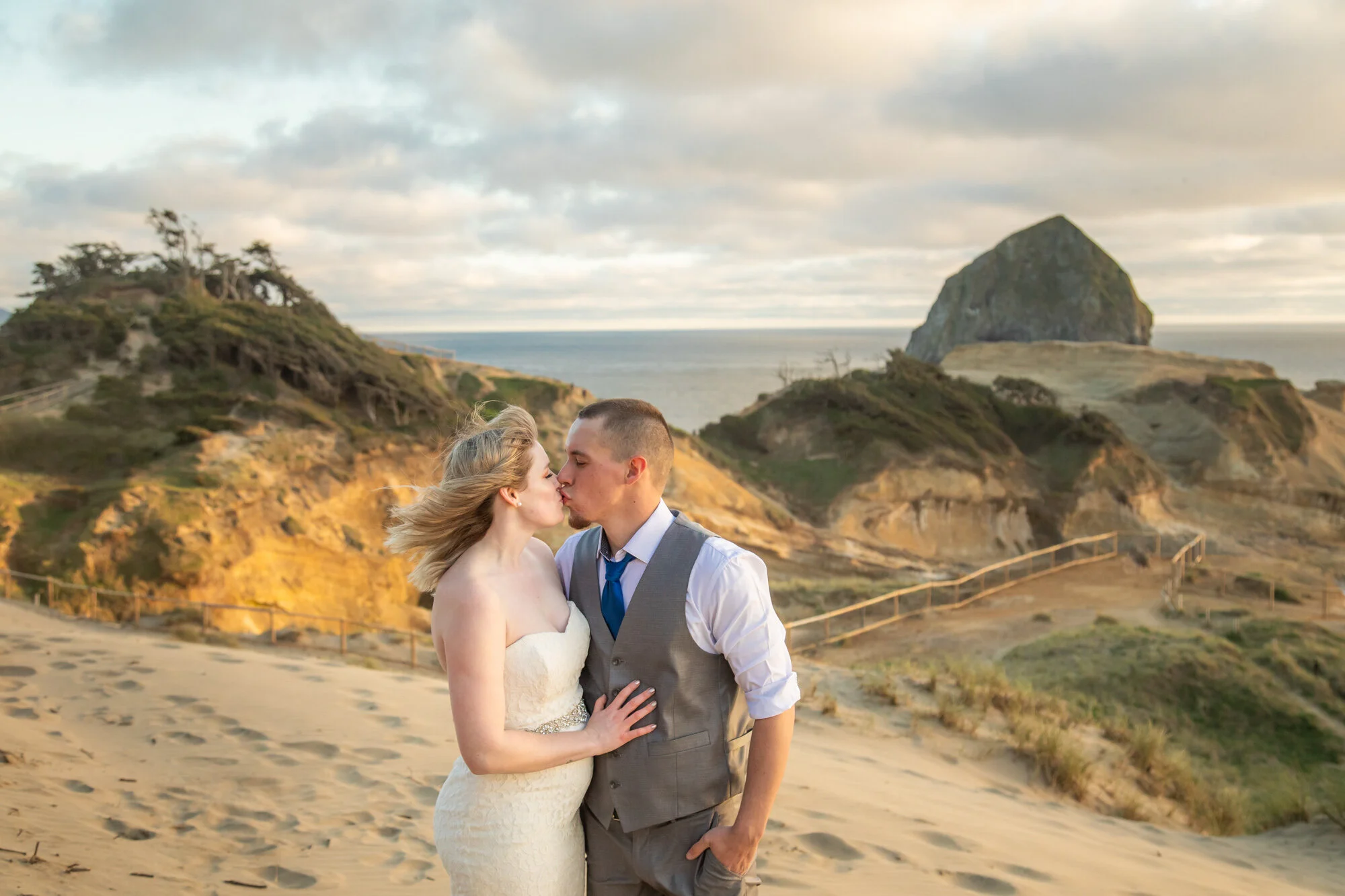 PacificCity-OregonCoast-Elopement-Photographer-21_035.jpg
