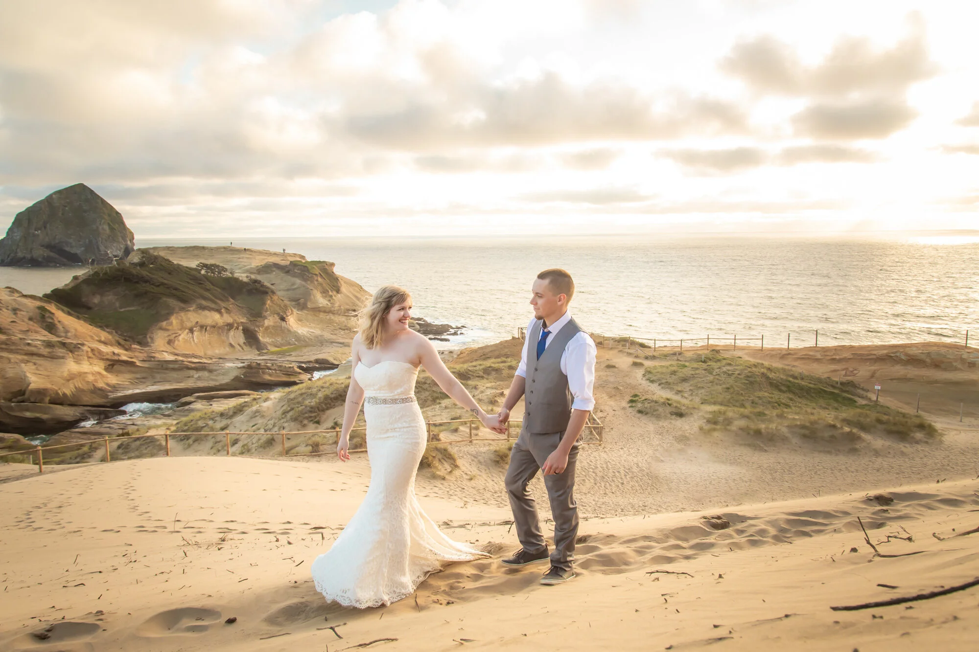 PacificCity-OregonCoast-Elopement-Photographer-21_037.jpg