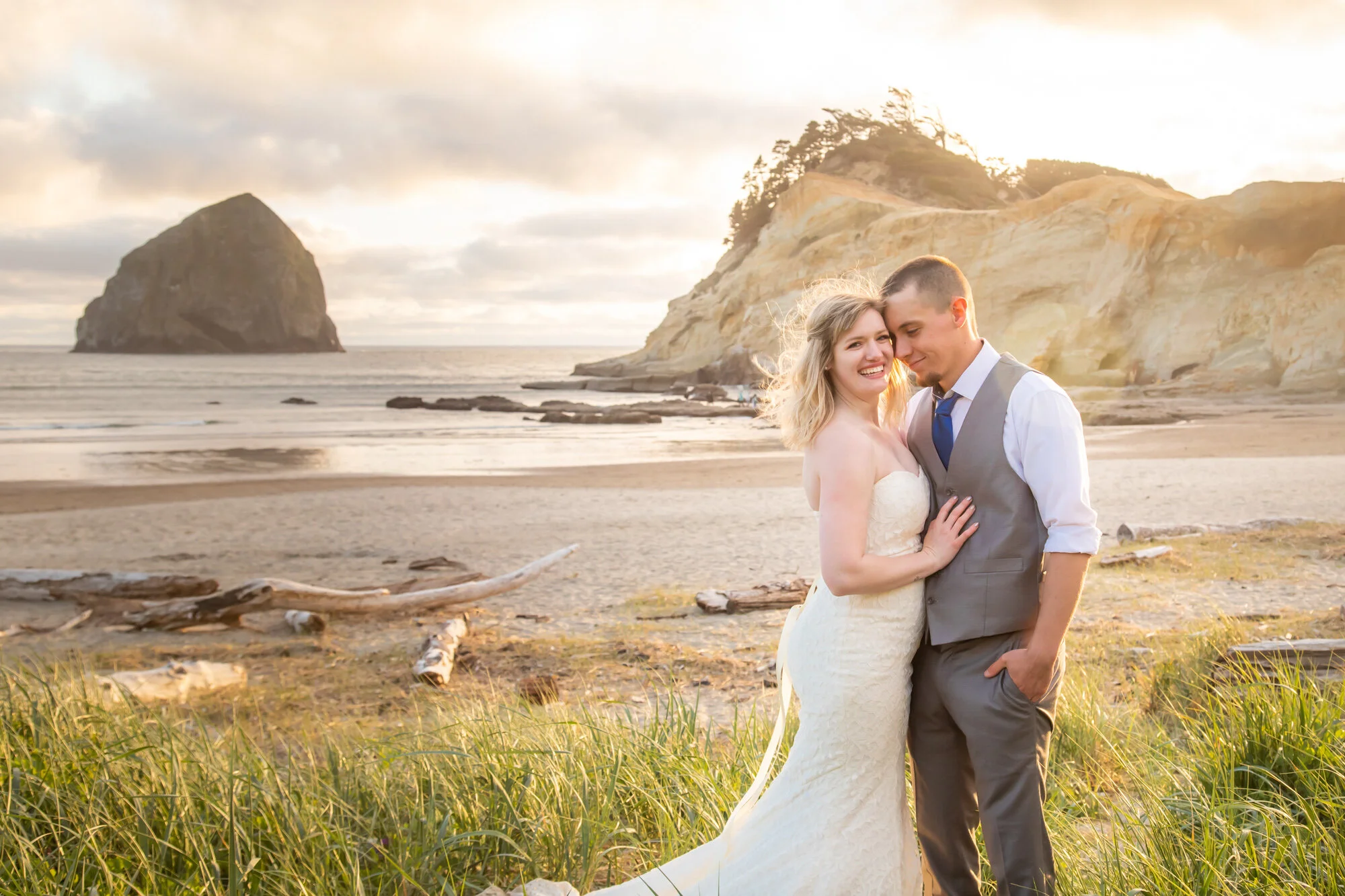 PacificCity-OregonCoast-Elopement-Photographer-21_040.jpg
