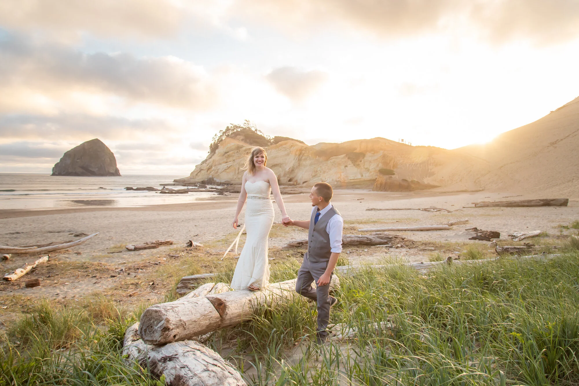 PacificCity-OregonCoast-Elopement-Photographer-21_041.jpg