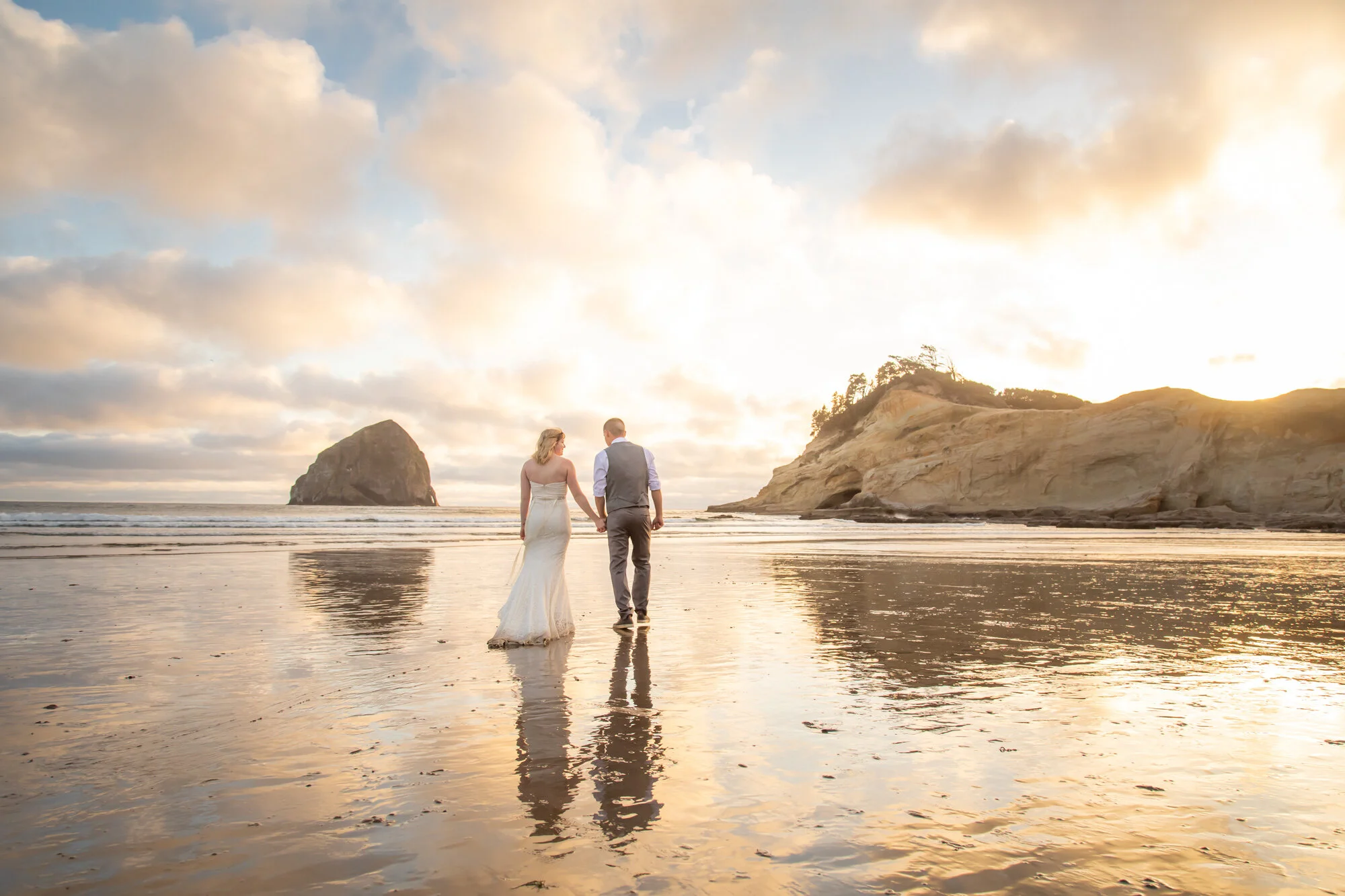 PacificCity-OregonCoast-Elopement-Photographer-21_042.jpg