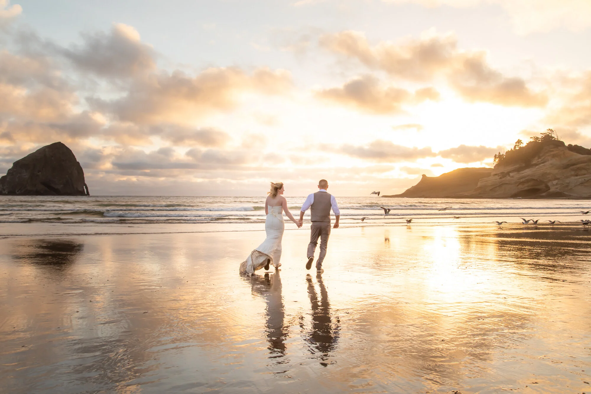 PacificCity-OregonCoast-Elopement-Photographer-21_050.jpg