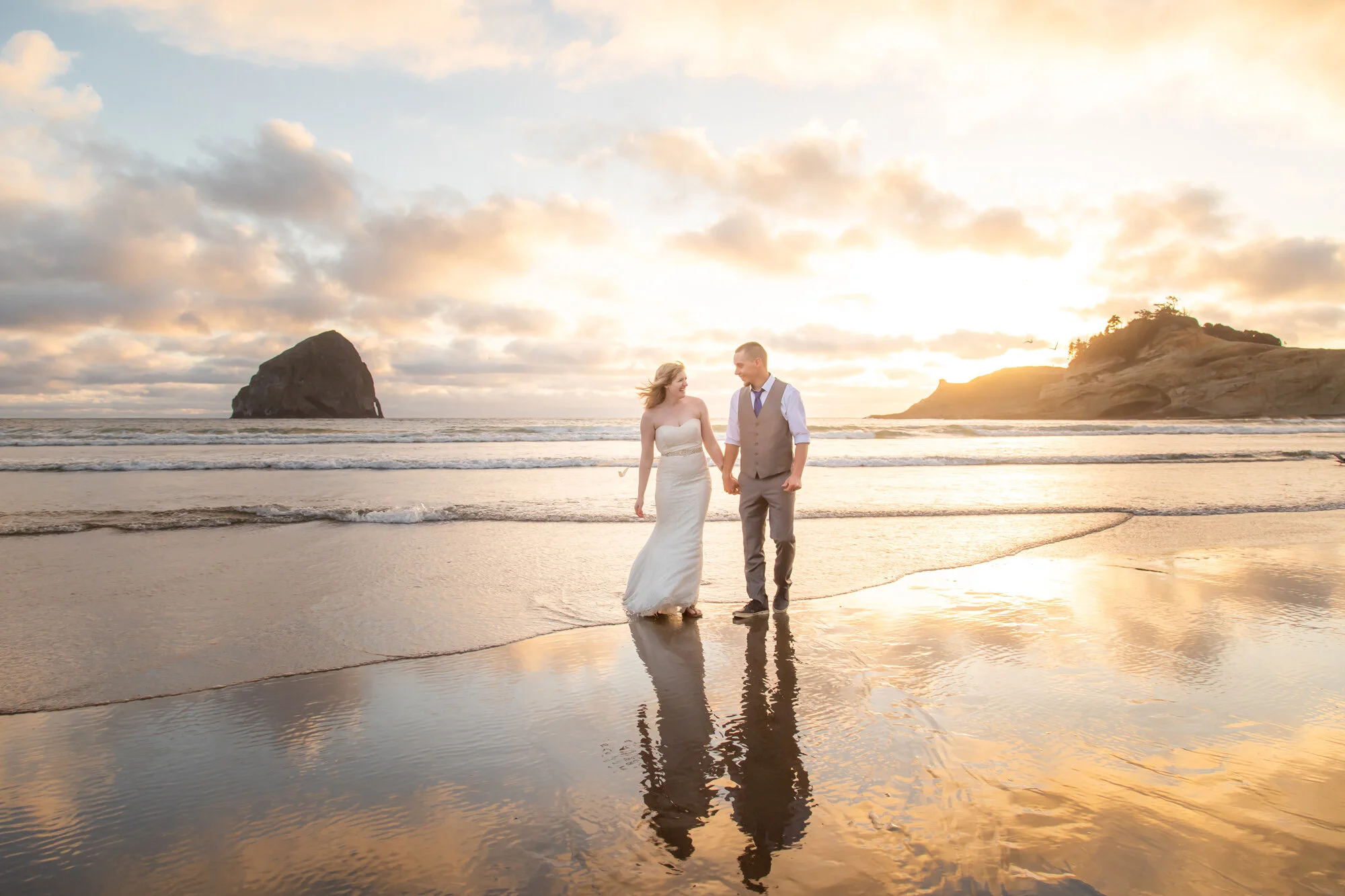 PacificCity-OregonCoast-Elopement-Photographer-21_051.jpg