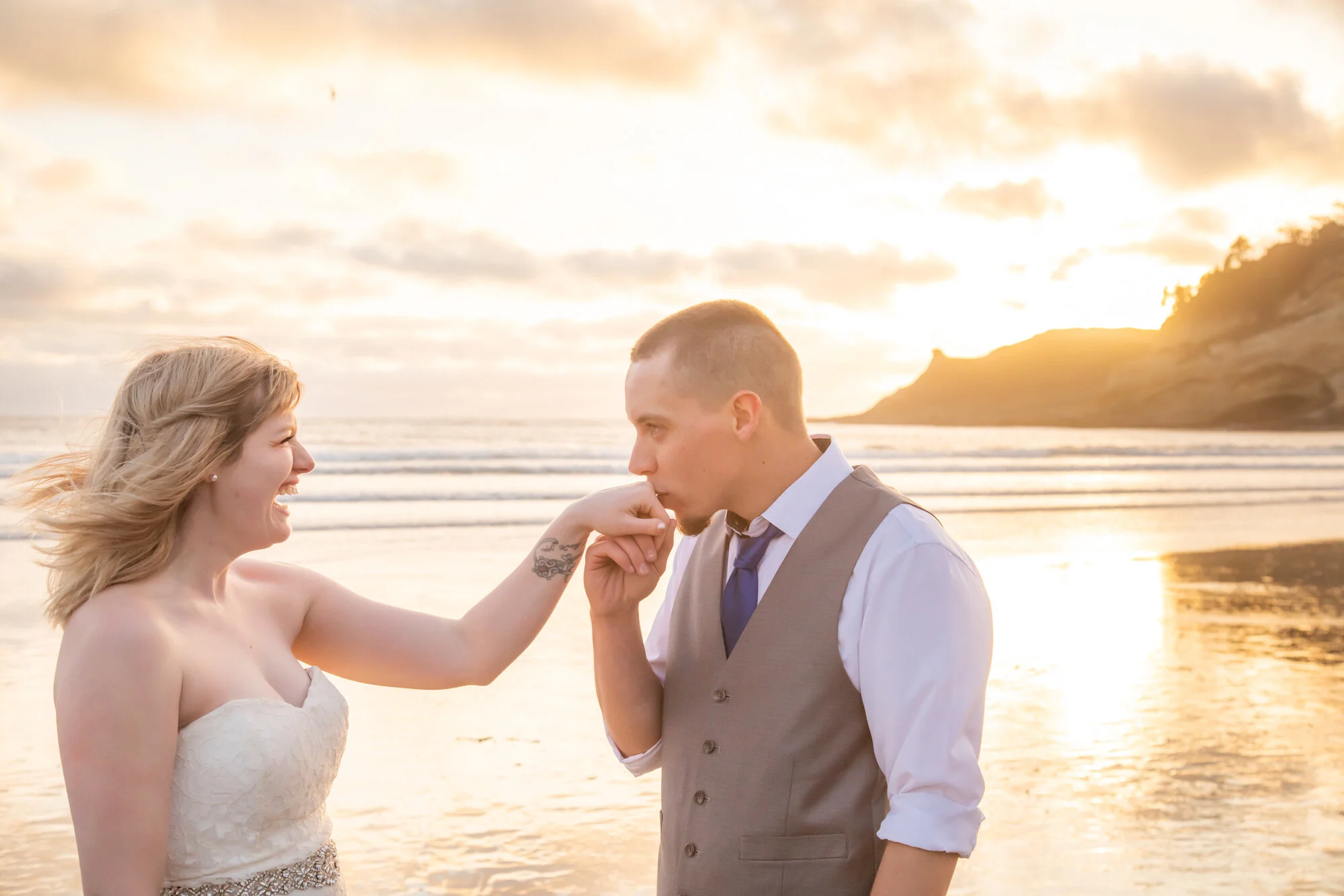 PacificCity-OregonCoast-Elopement-Photographer-21_054.jpg