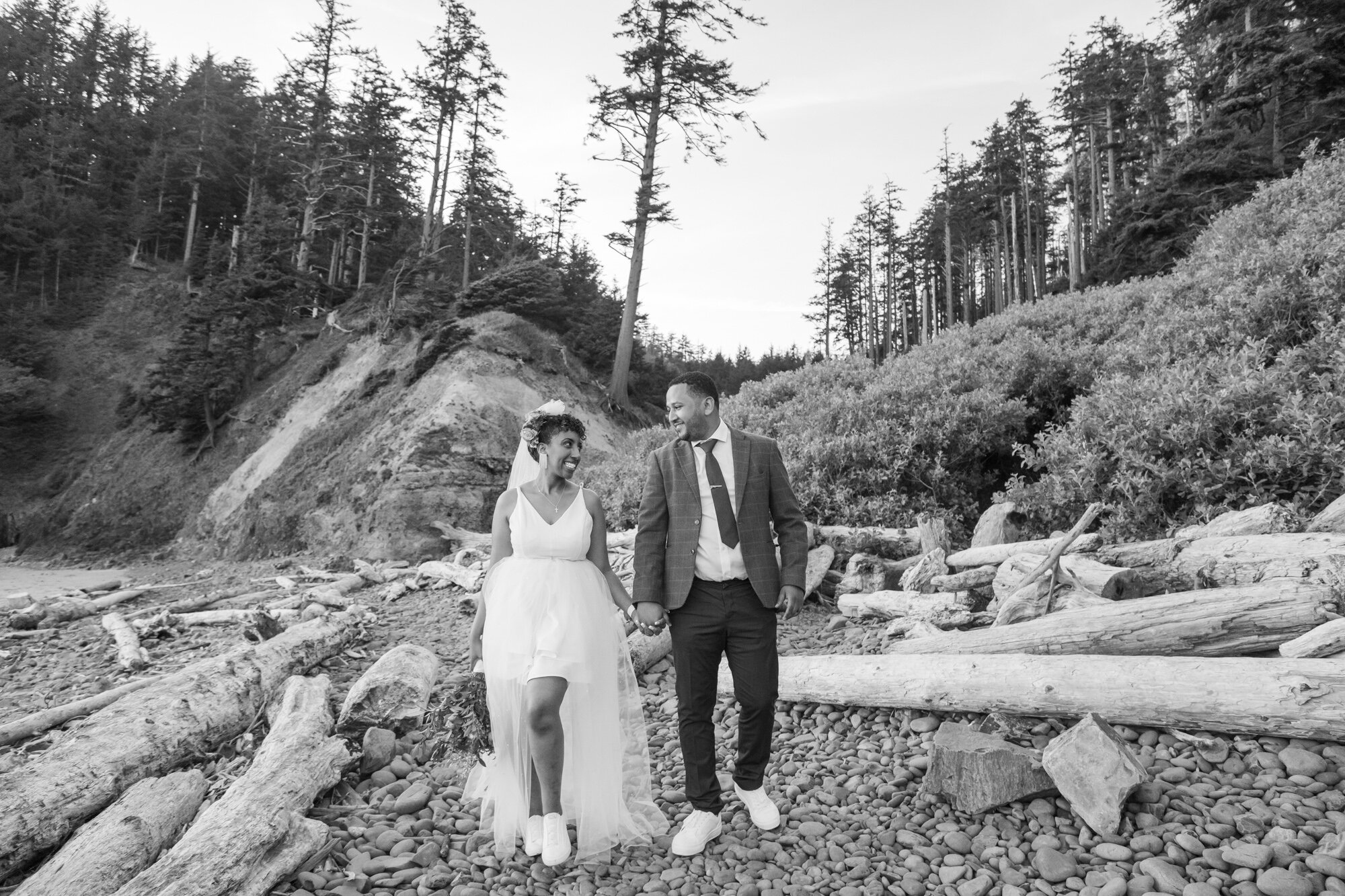 EcolaStatePark-IndianBeach-Elopement-2021_017.jpg