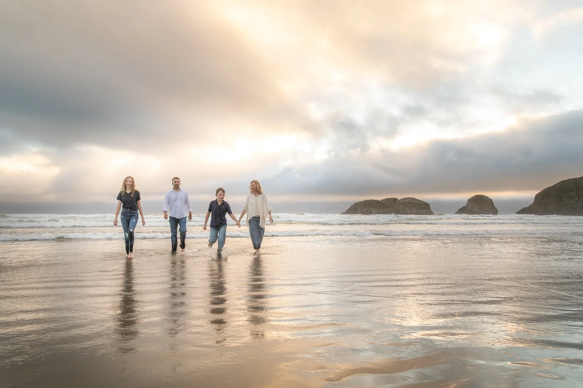 CannonBeach-Family-Photography-DanRice-Aug2021_058.jpg