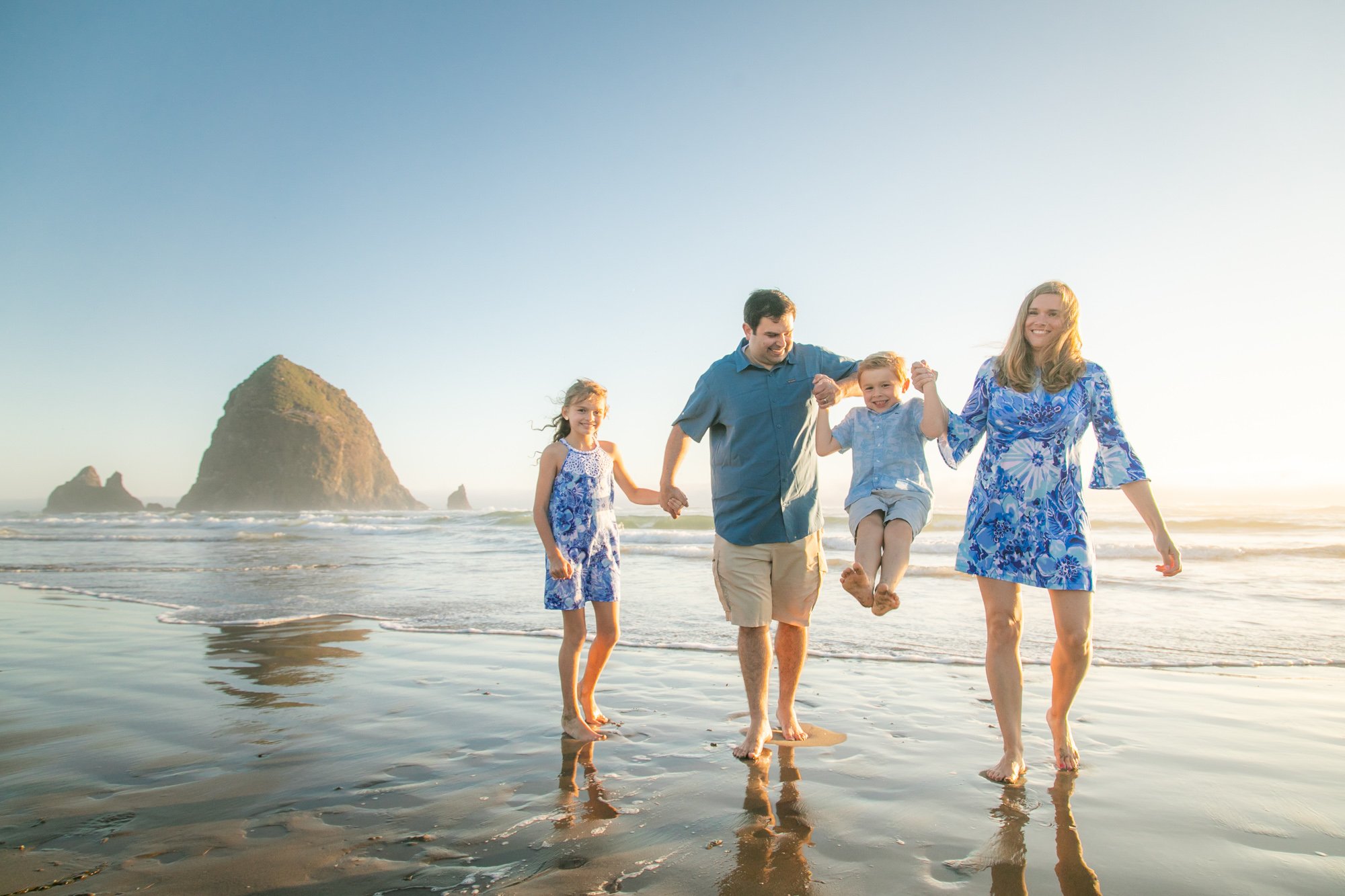 CannonBeach-HaystackRock-FamilyPhotography-DanRice21_044.jpg