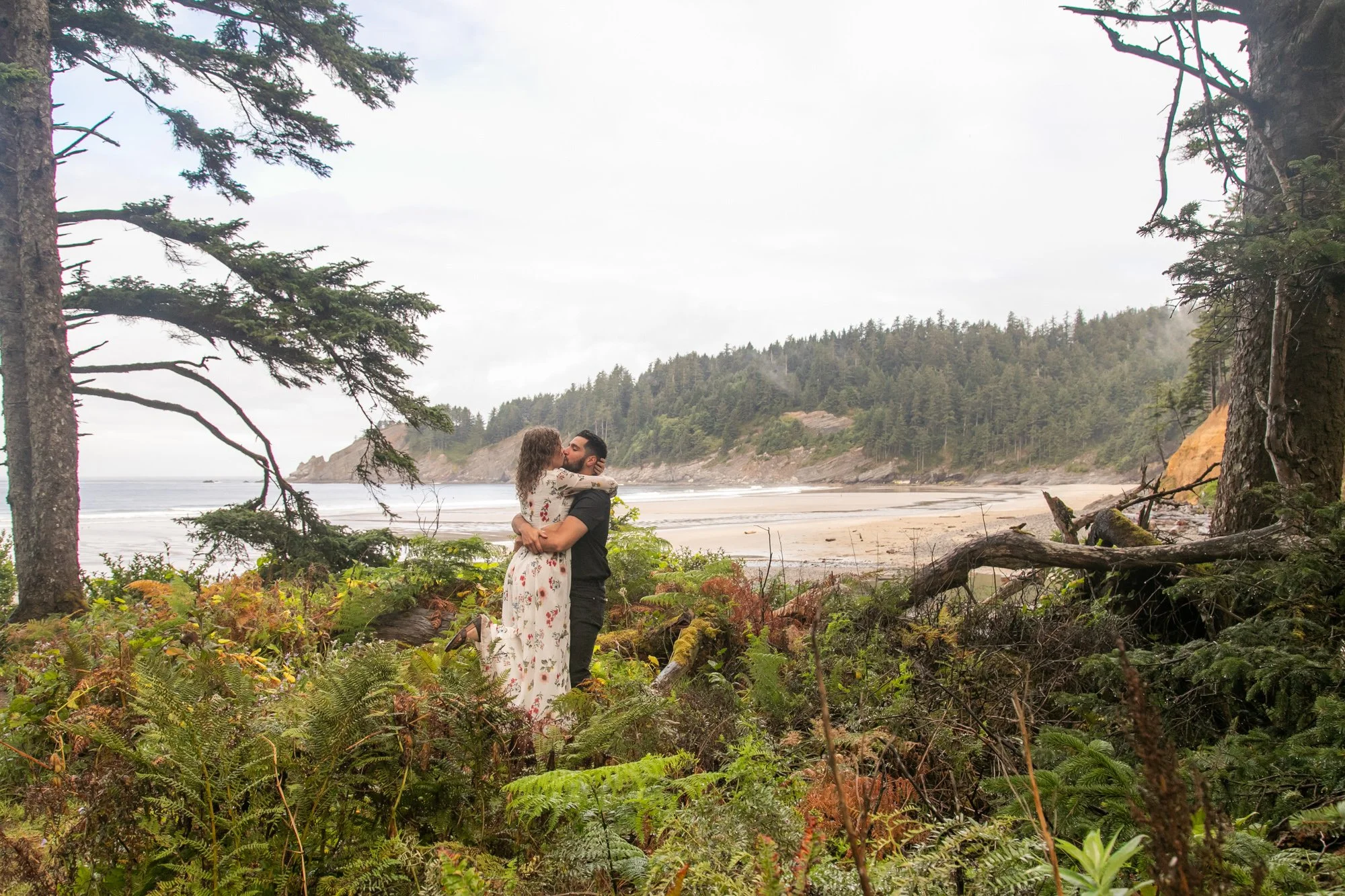 OswaldWest-Shortsand-Beach-OregonCoast-Engagement-DanRice21_030.jpg