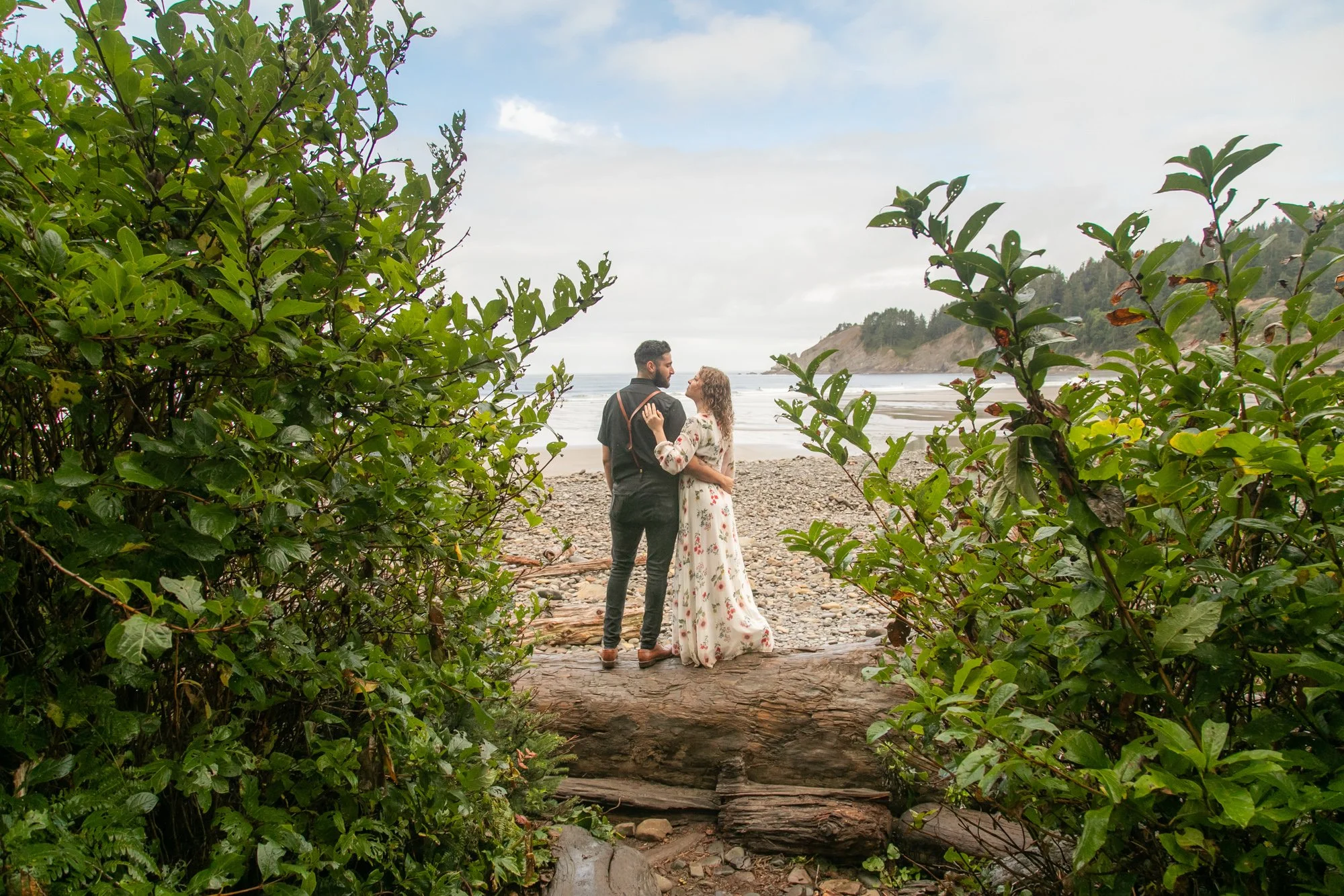 OswaldWest-Shortsand-Beach-OregonCoast-Engagement-DanRice21_031.jpg