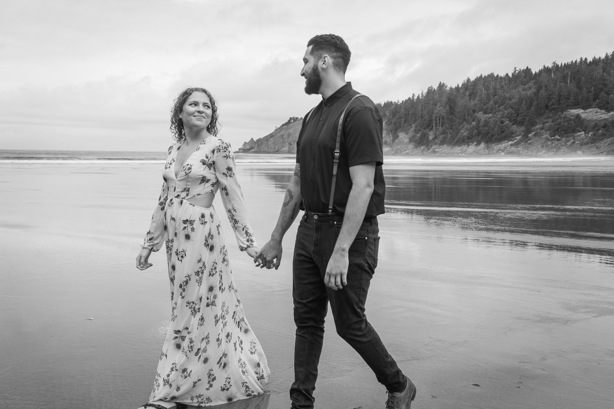 OswaldWest-Shortsand-Beach-OregonCoast-Engagement-DanRice21_044.jpg
