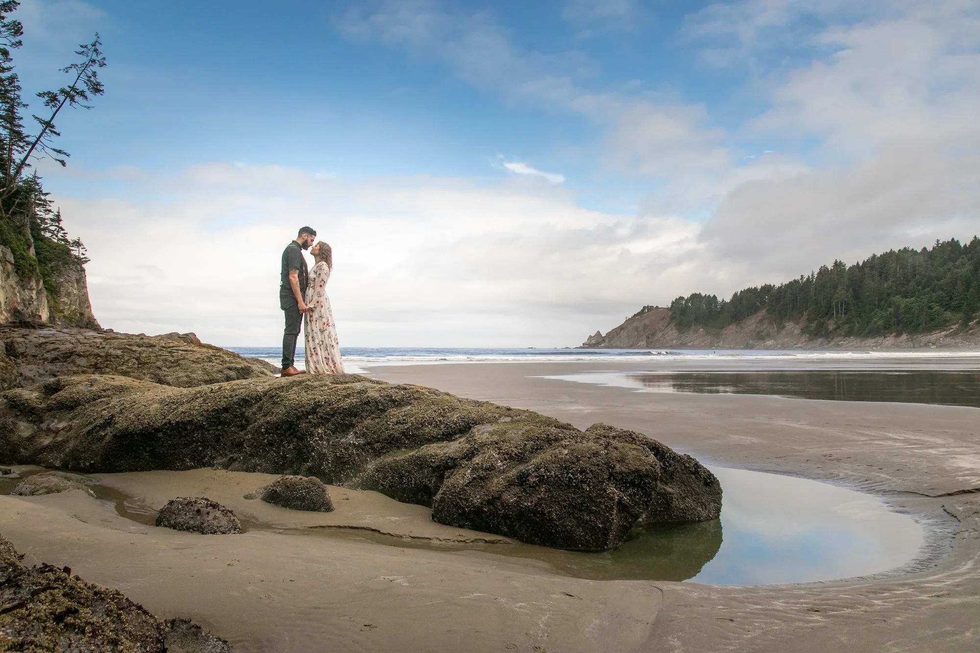 OswaldWest-Shortsand-Beach-OregonCoast-Engagement-DanRice21_048.jpg