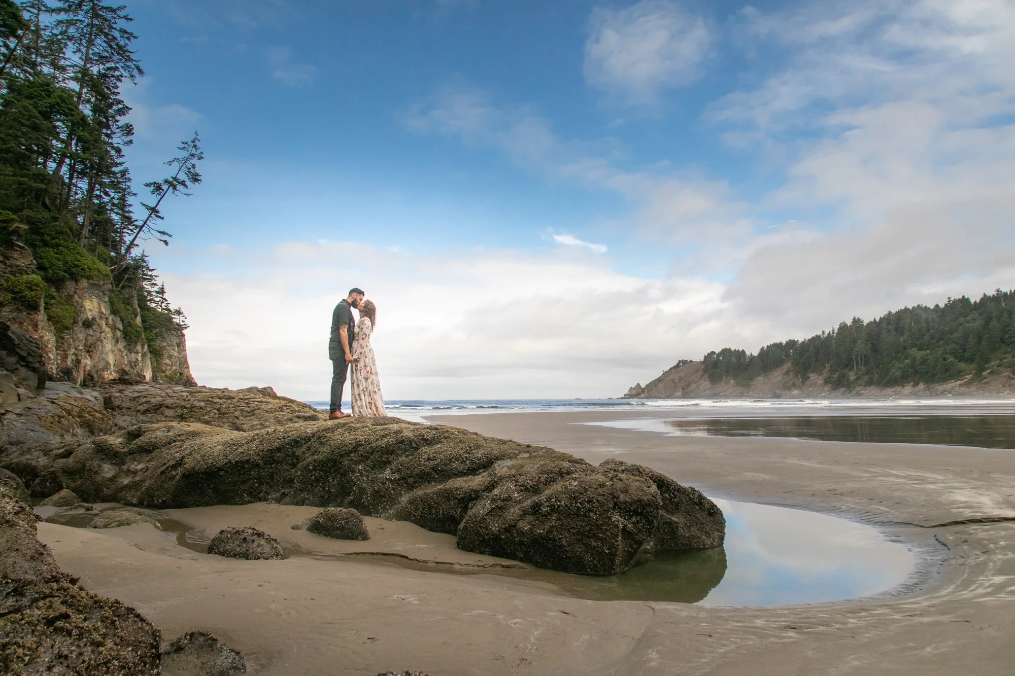 OswaldWest-Shortsand-Beach-OregonCoast-Engagement-DanRice21_049.jpg