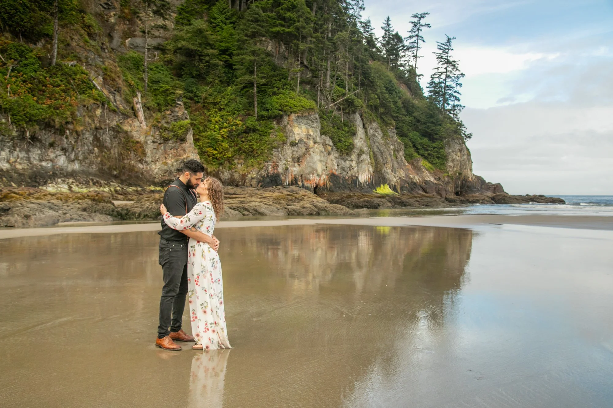 OswaldWest-Shortsand-Beach-OregonCoast-Engagement-DanRice21_063.jpg