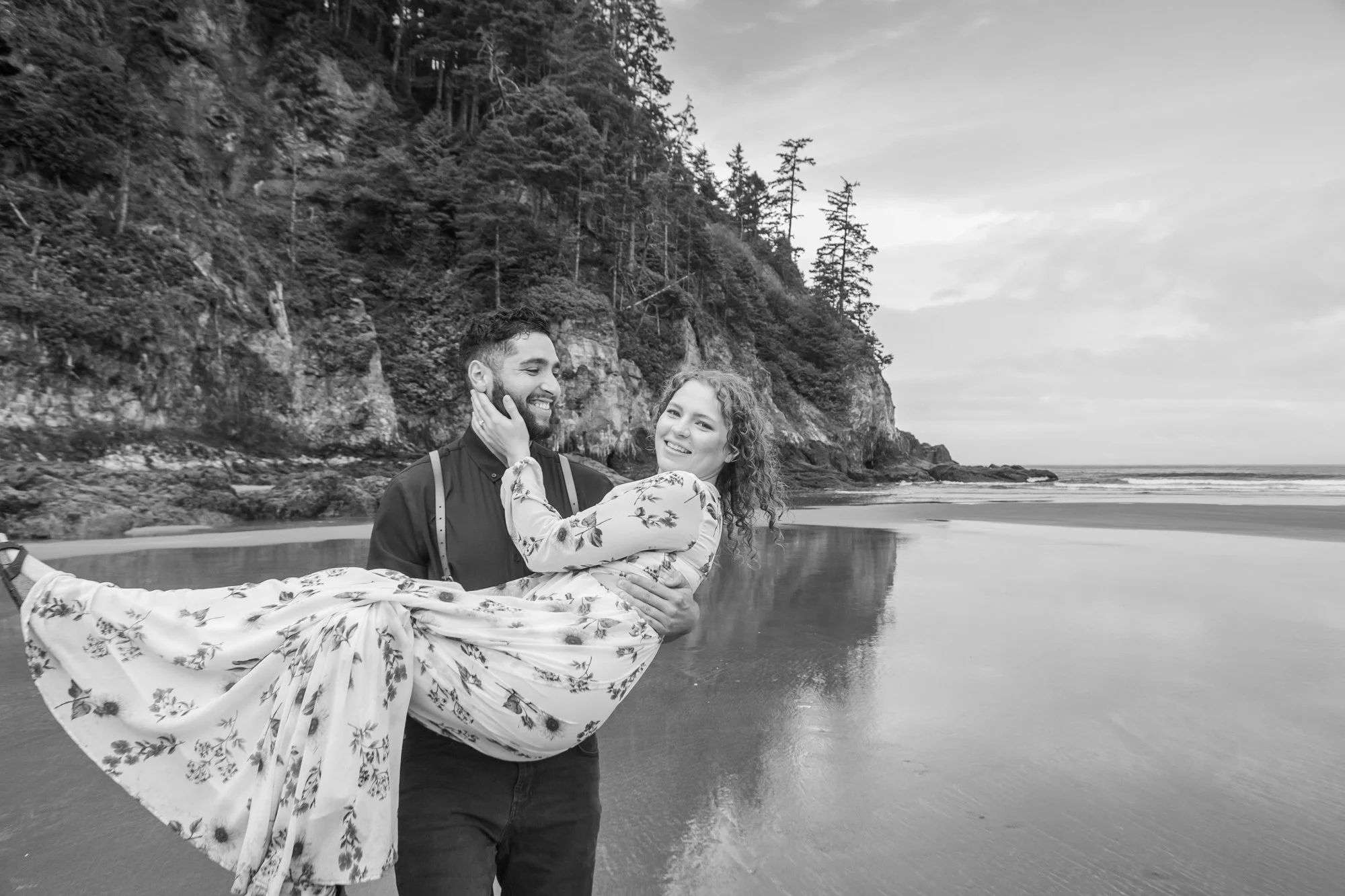 OswaldWest-Shortsand-Beach-OregonCoast-Engagement-DanRice21_064.jpg