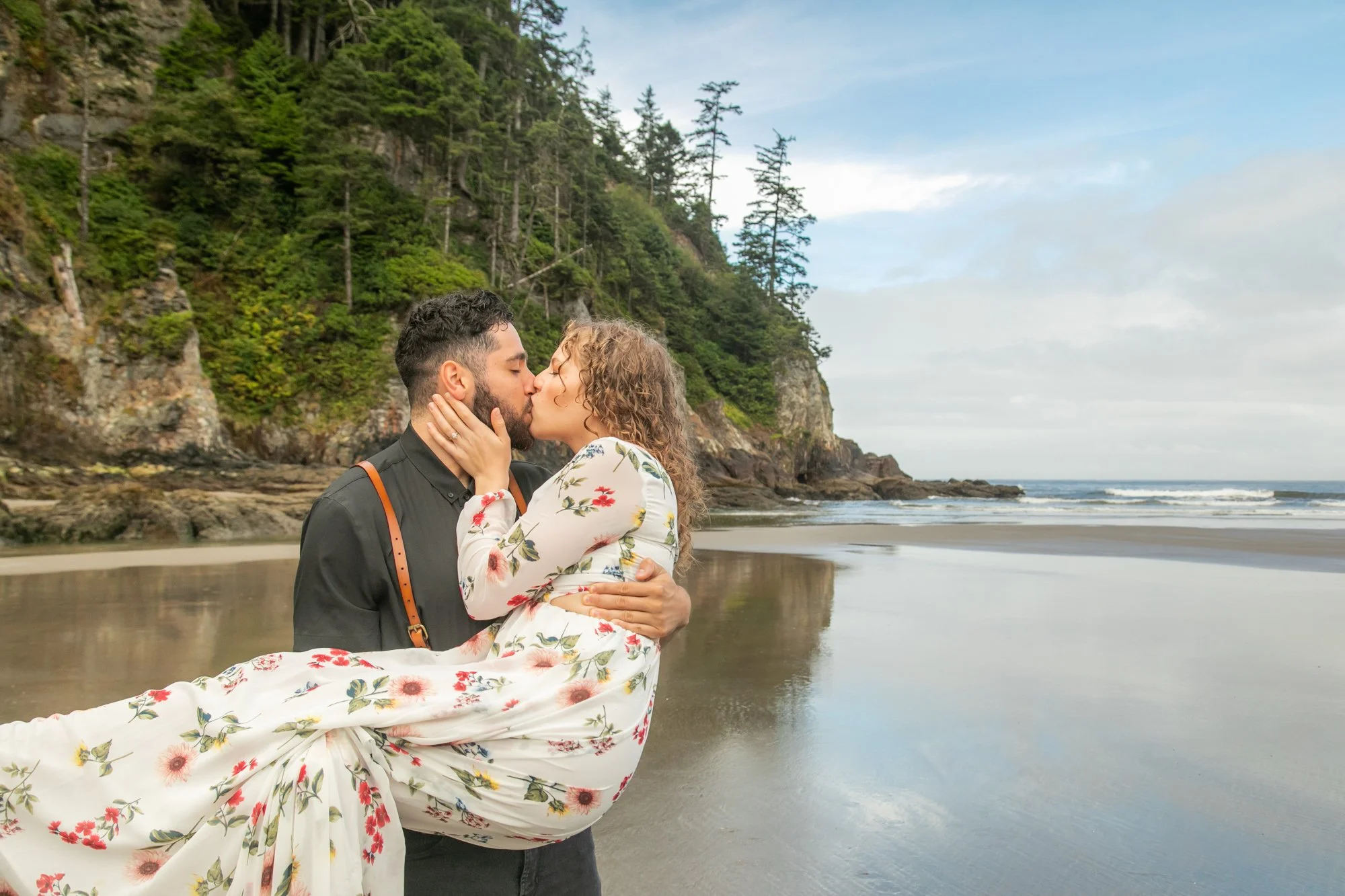 OswaldWest-Shortsand-Beach-OregonCoast-Engagement-DanRice21_066.jpg