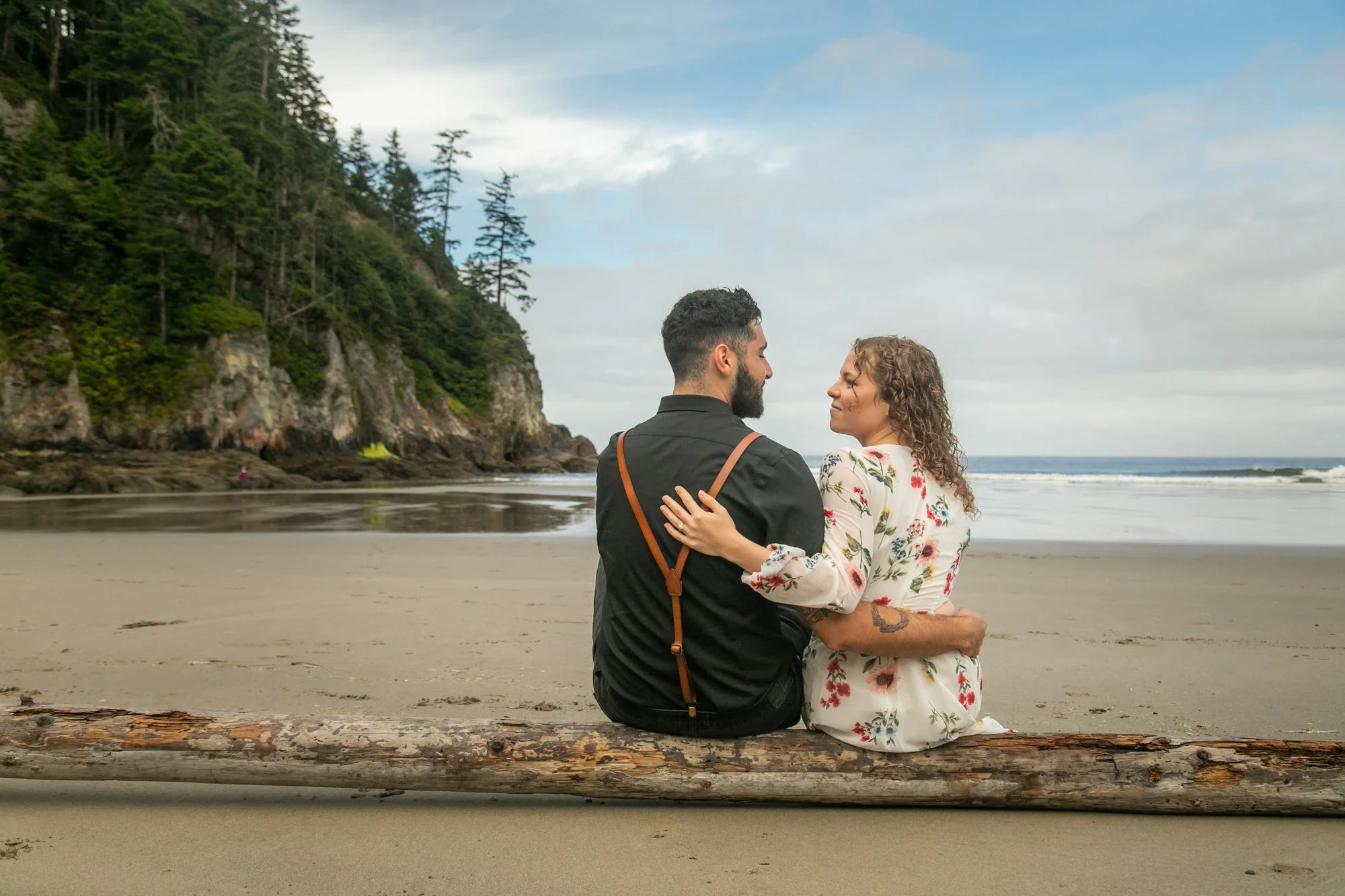 OswaldWest-Shortsand-Beach-OregonCoast-Engagement-DanRice21_071.jpg