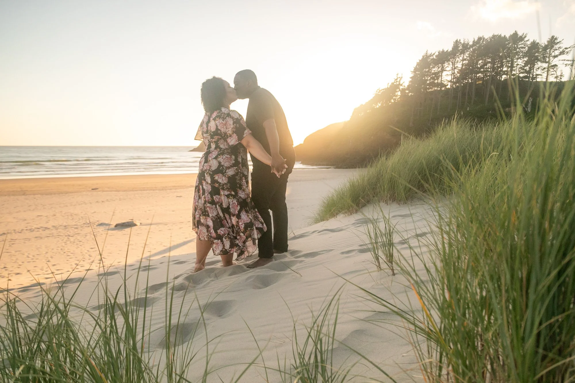 CannonBeach-Sunset-Engagement-DanRice-21-014.jpg