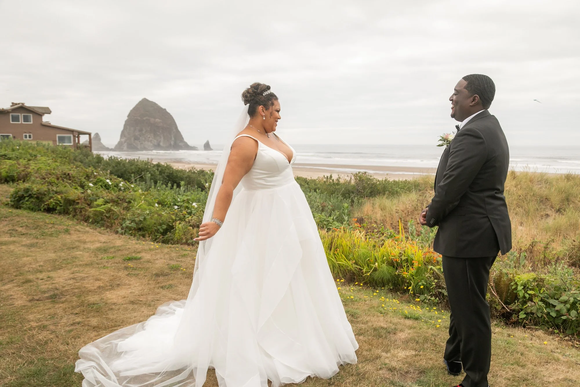 CannonBeach-Wedding-SurfsandResort-DanRice-21-007.jpg