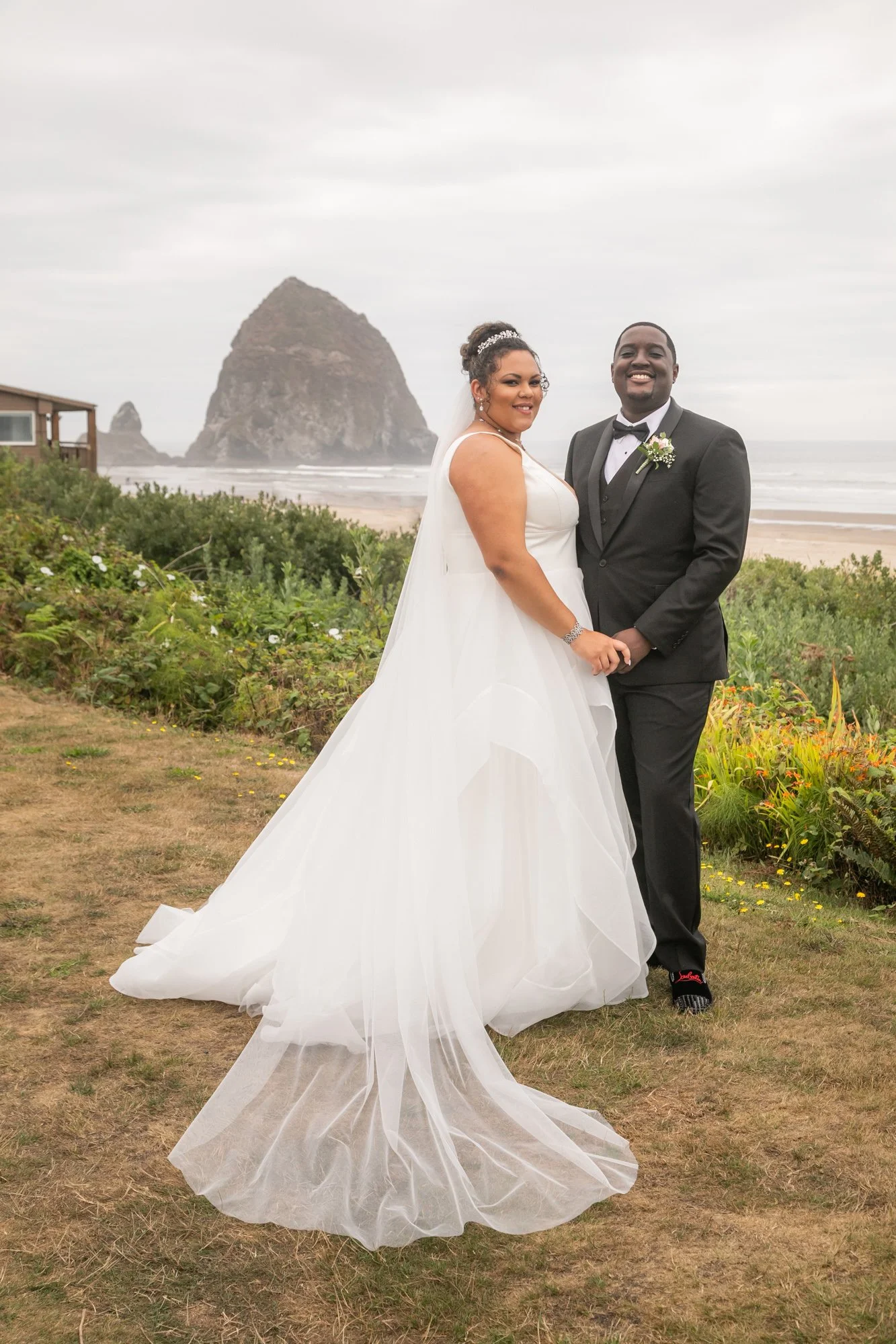 CannonBeach-Wedding-SurfsandResort-DanRice-21-015.jpg