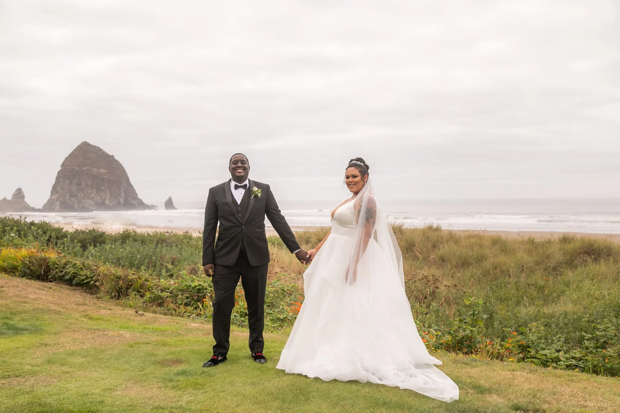 CannonBeach-Wedding-SurfsandResort-DanRice-21-023.jpg