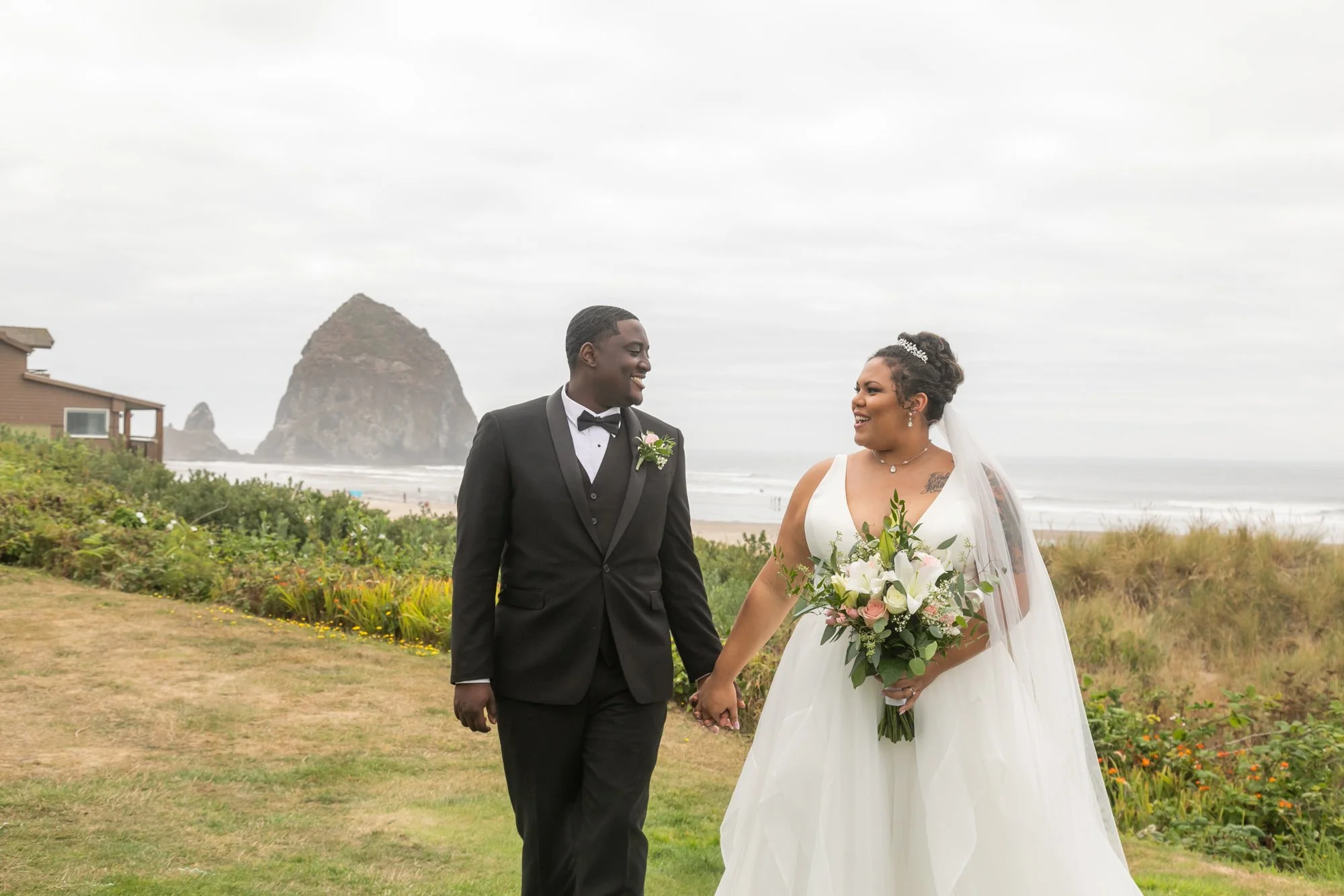 CannonBeach-Wedding-SurfsandResort-DanRice-21-029.jpg