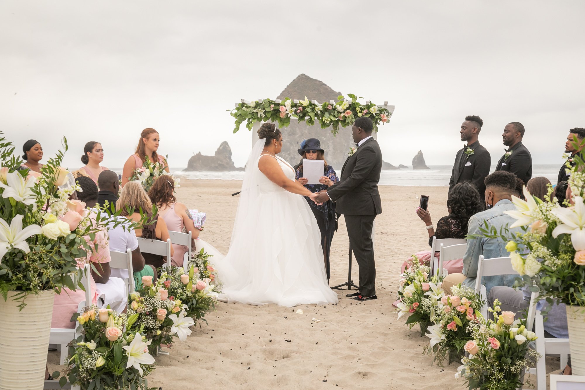 CannonBeach-Wedding-SurfsandResort-DanRice-21-066.jpg