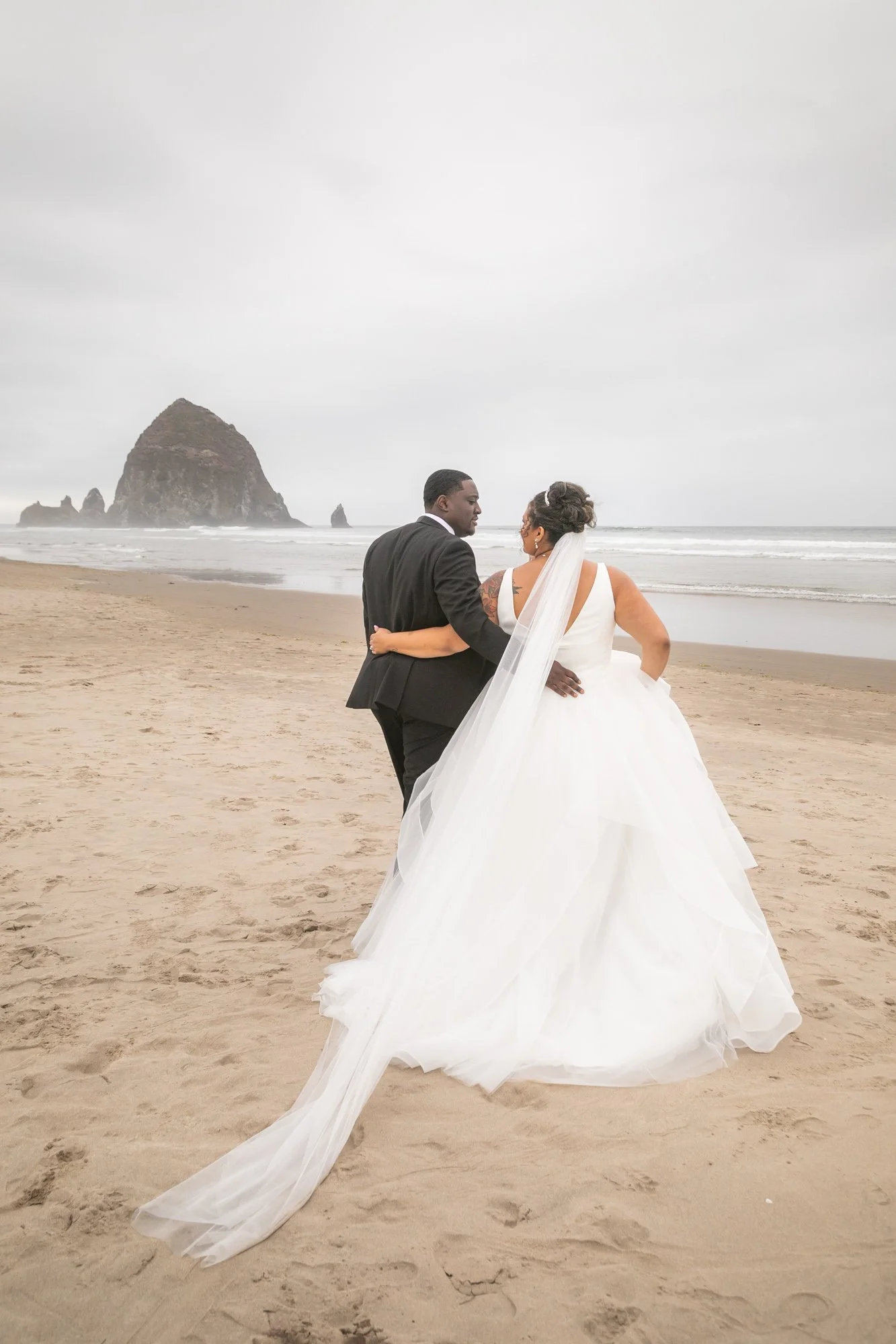 CannonBeach-Wedding-SurfsandResort-DanRice-21-080.jpg