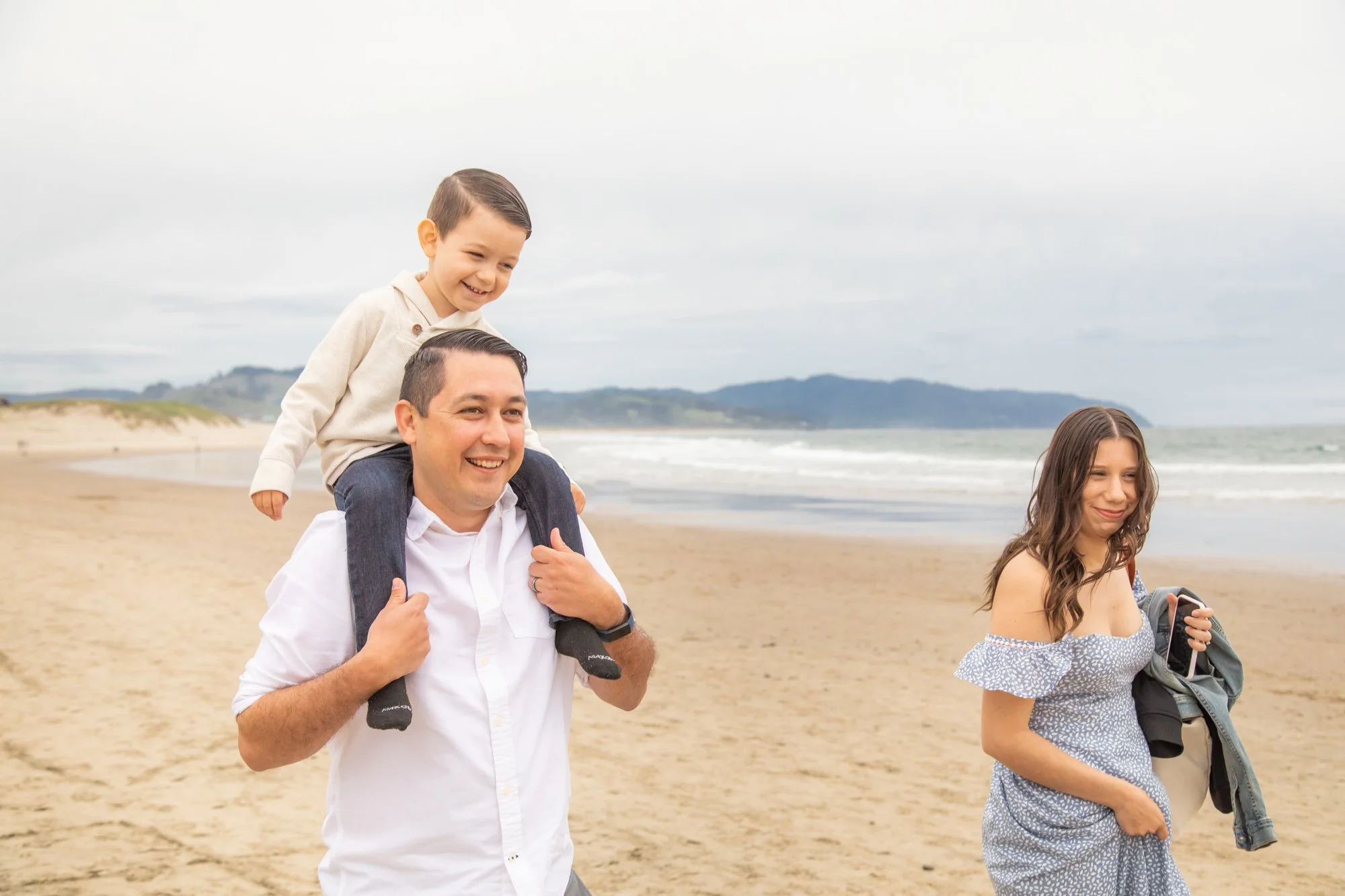 PacificCity-FamilyPhotographer-OregonCoast-DanRice21-001.jpg