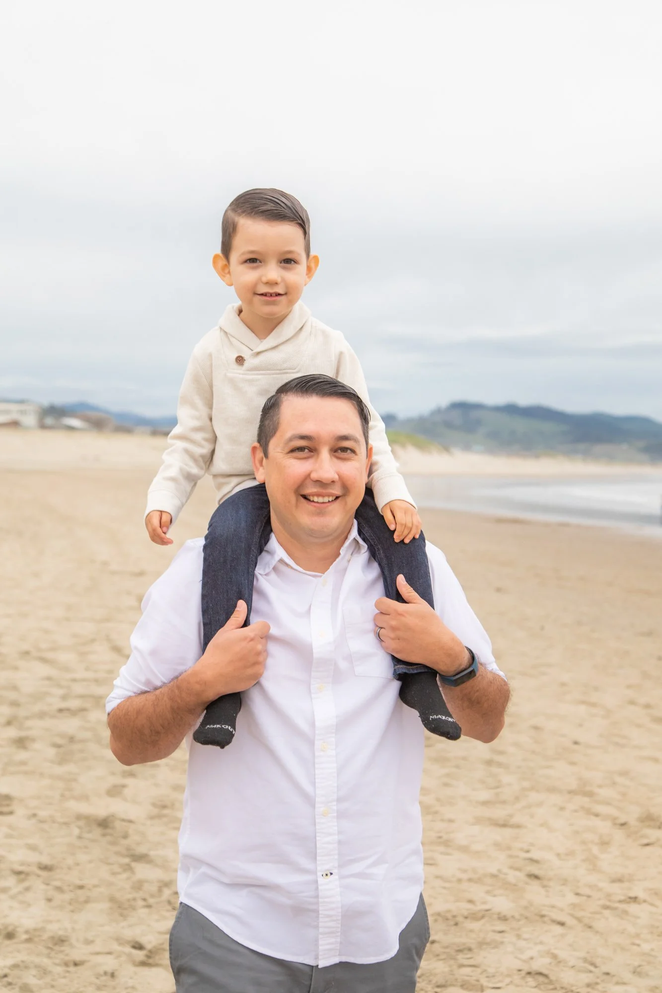 PacificCity-FamilyPhotographer-OregonCoast-DanRice21-002.jpg