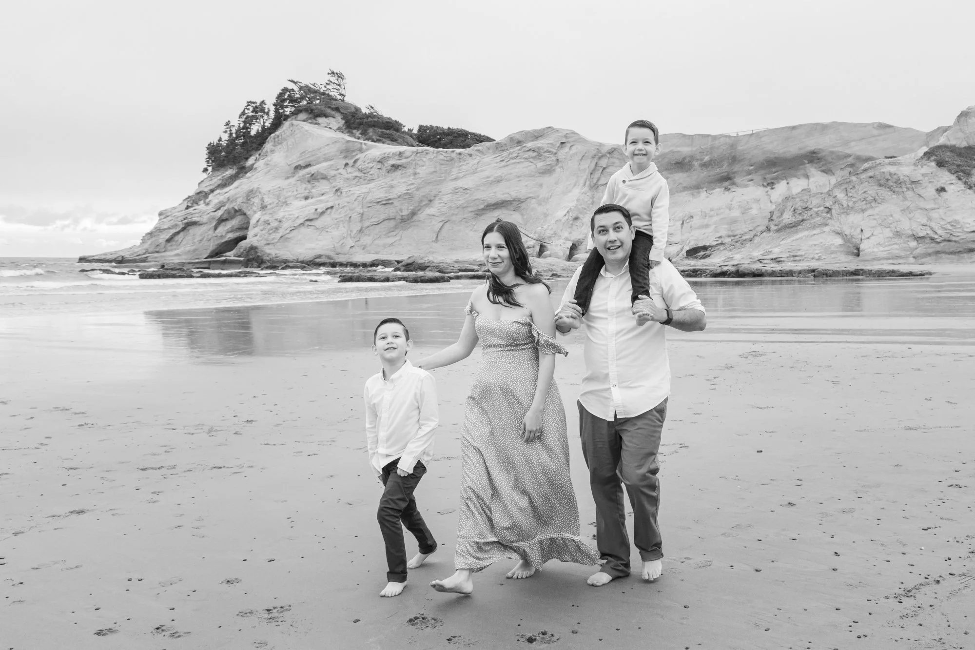 PacificCity-FamilyPhotographer-OregonCoast-DanRice21-005.jpg