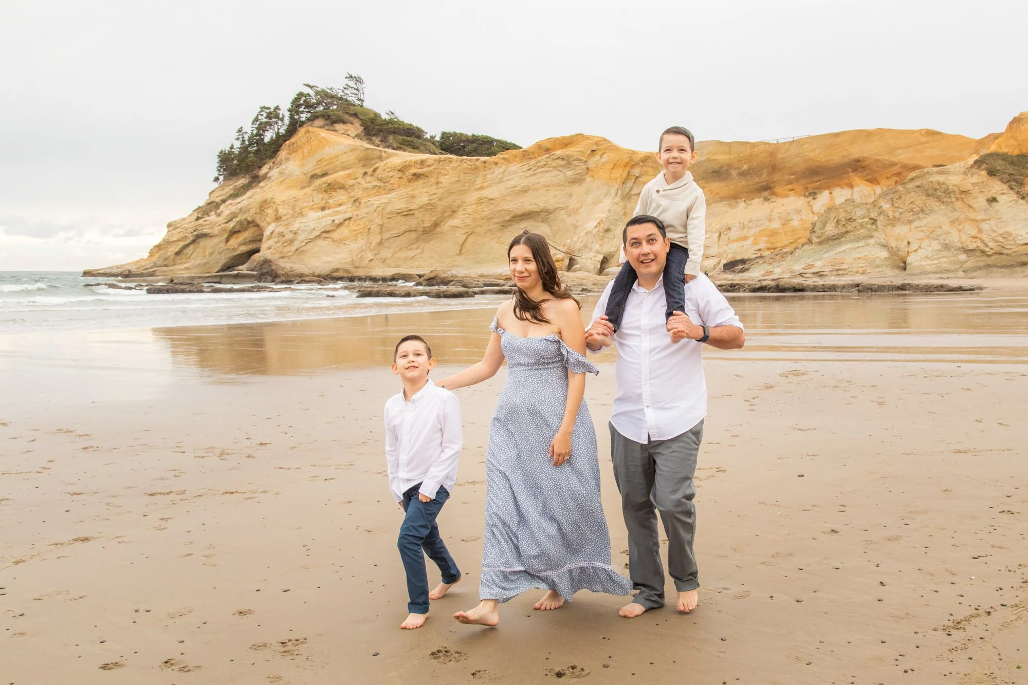 PacificCity-FamilyPhotographer-OregonCoast-DanRice21-006.jpg