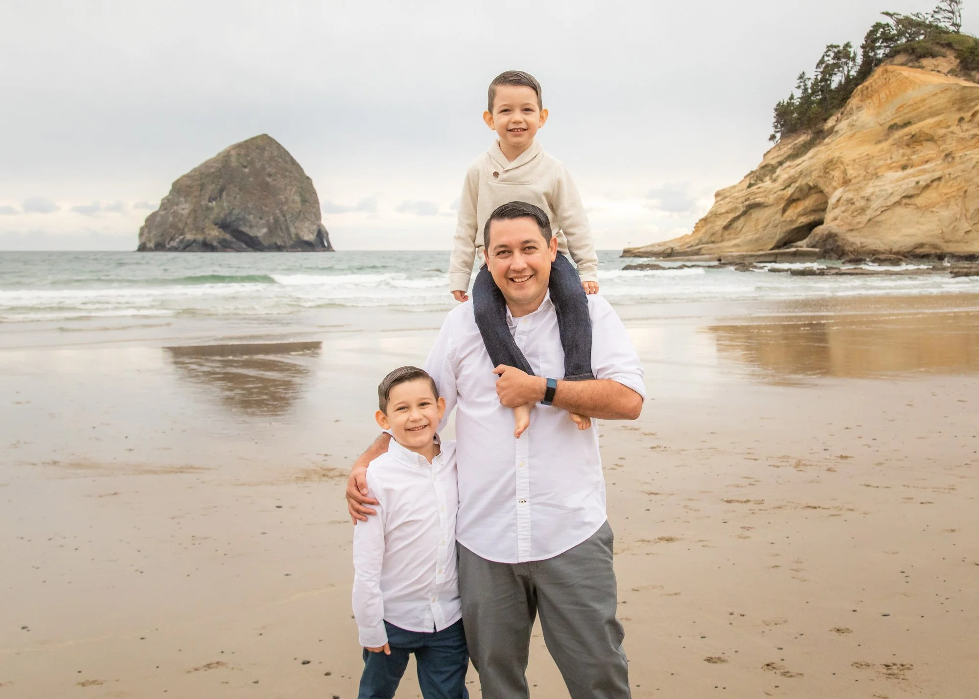 PacificCity-FamilyPhotographer-OregonCoast-DanRice21-007.jpg