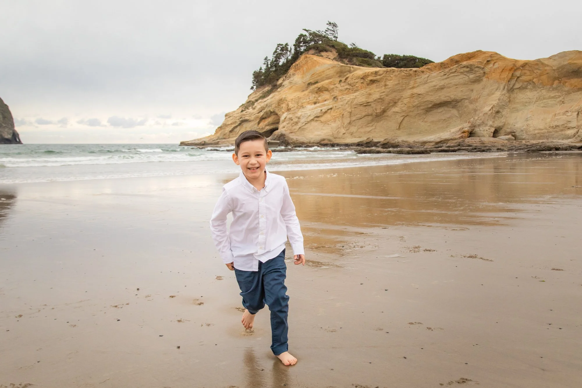 PacificCity-FamilyPhotographer-OregonCoast-DanRice21-008.jpg