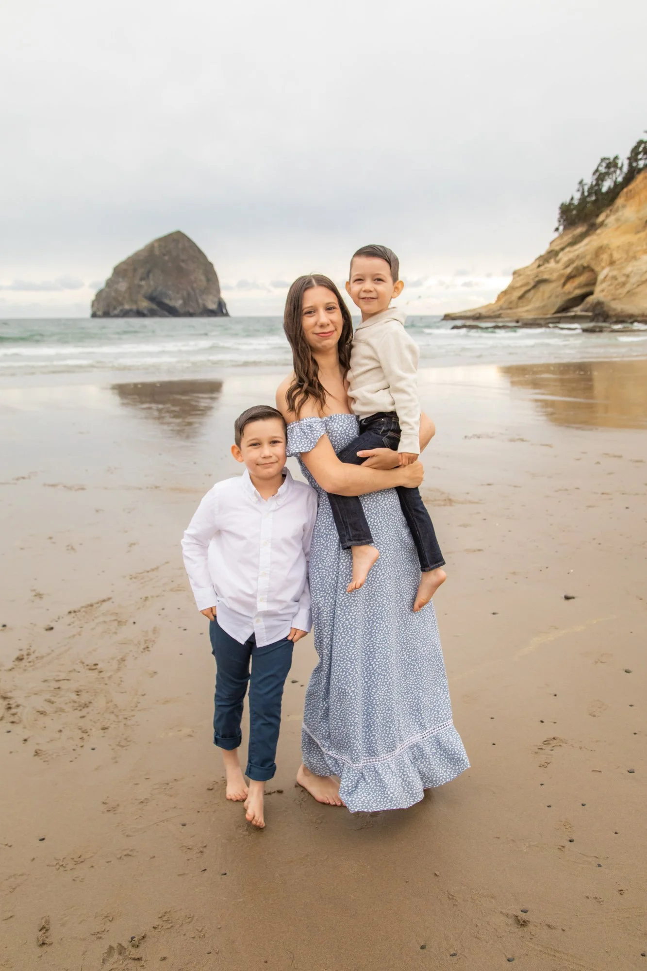 PacificCity-FamilyPhotographer-OregonCoast-DanRice21-009.jpg