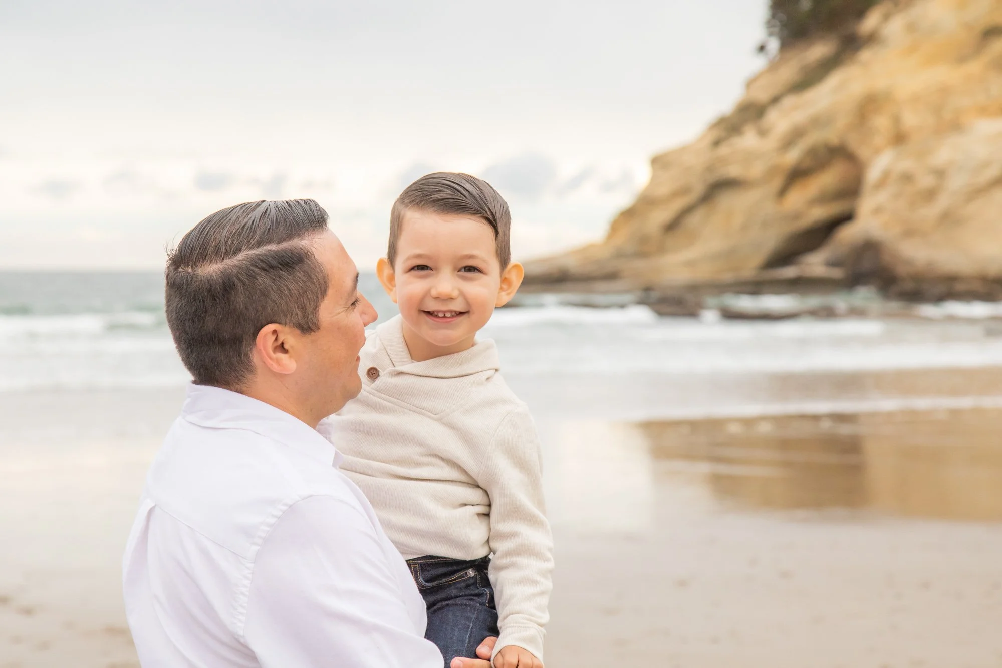 PacificCity-FamilyPhotographer-OregonCoast-DanRice21-012.jpg