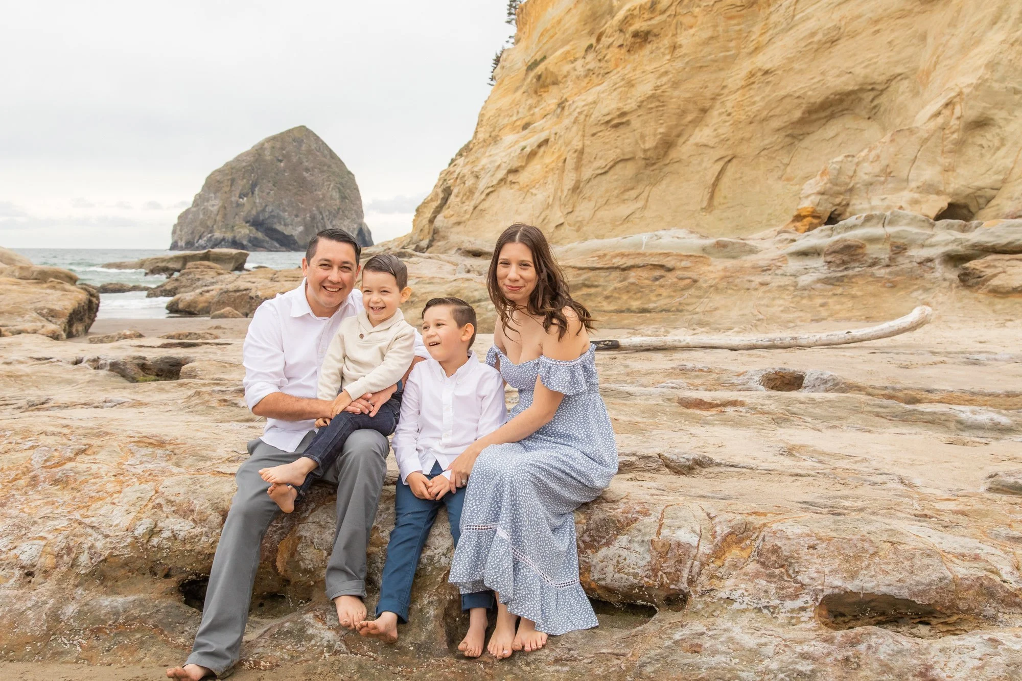 PacificCity-FamilyPhotographer-OregonCoast-DanRice21-013.jpg