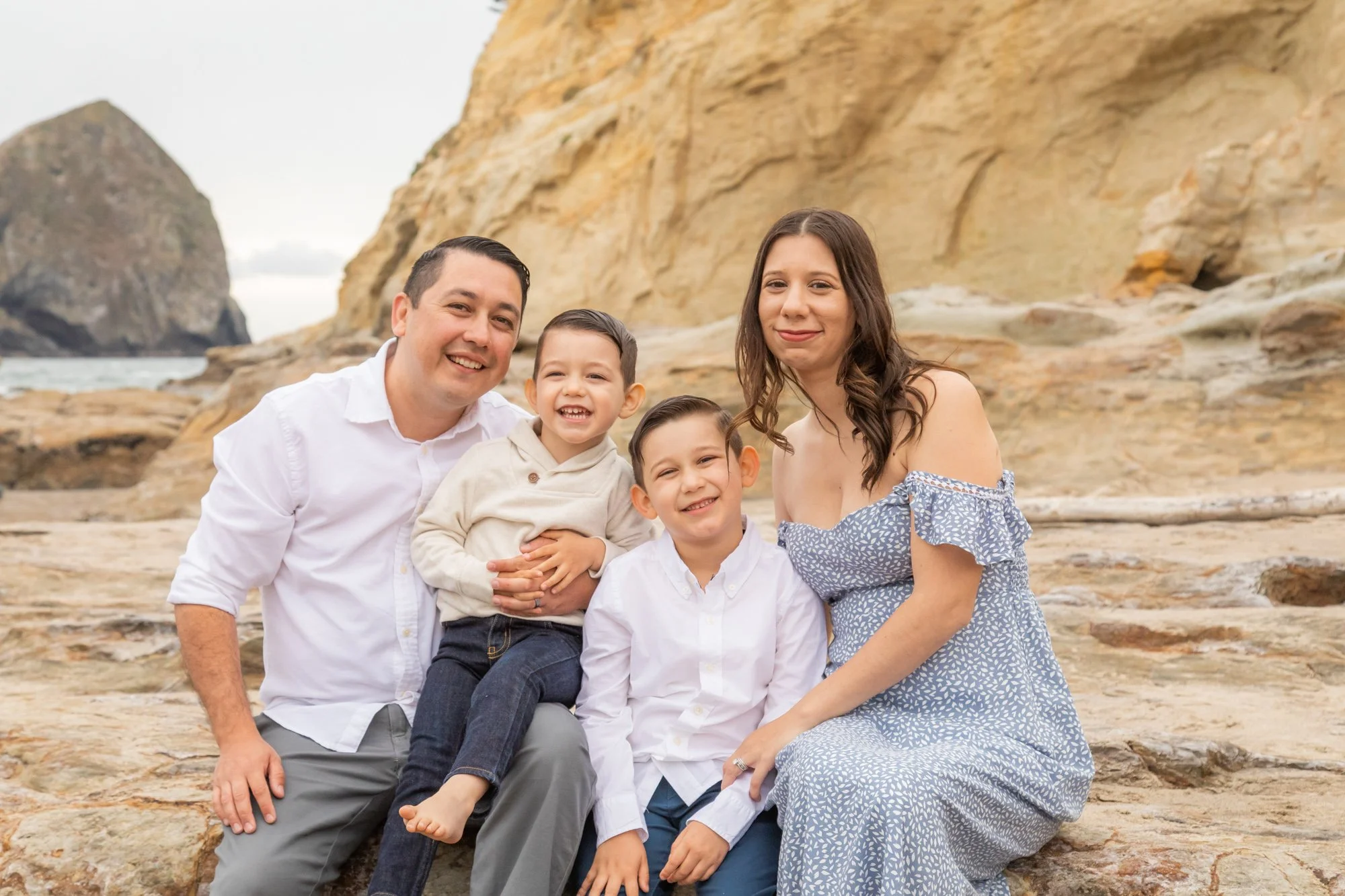 PacificCity-FamilyPhotographer-OregonCoast-DanRice21-016.jpg